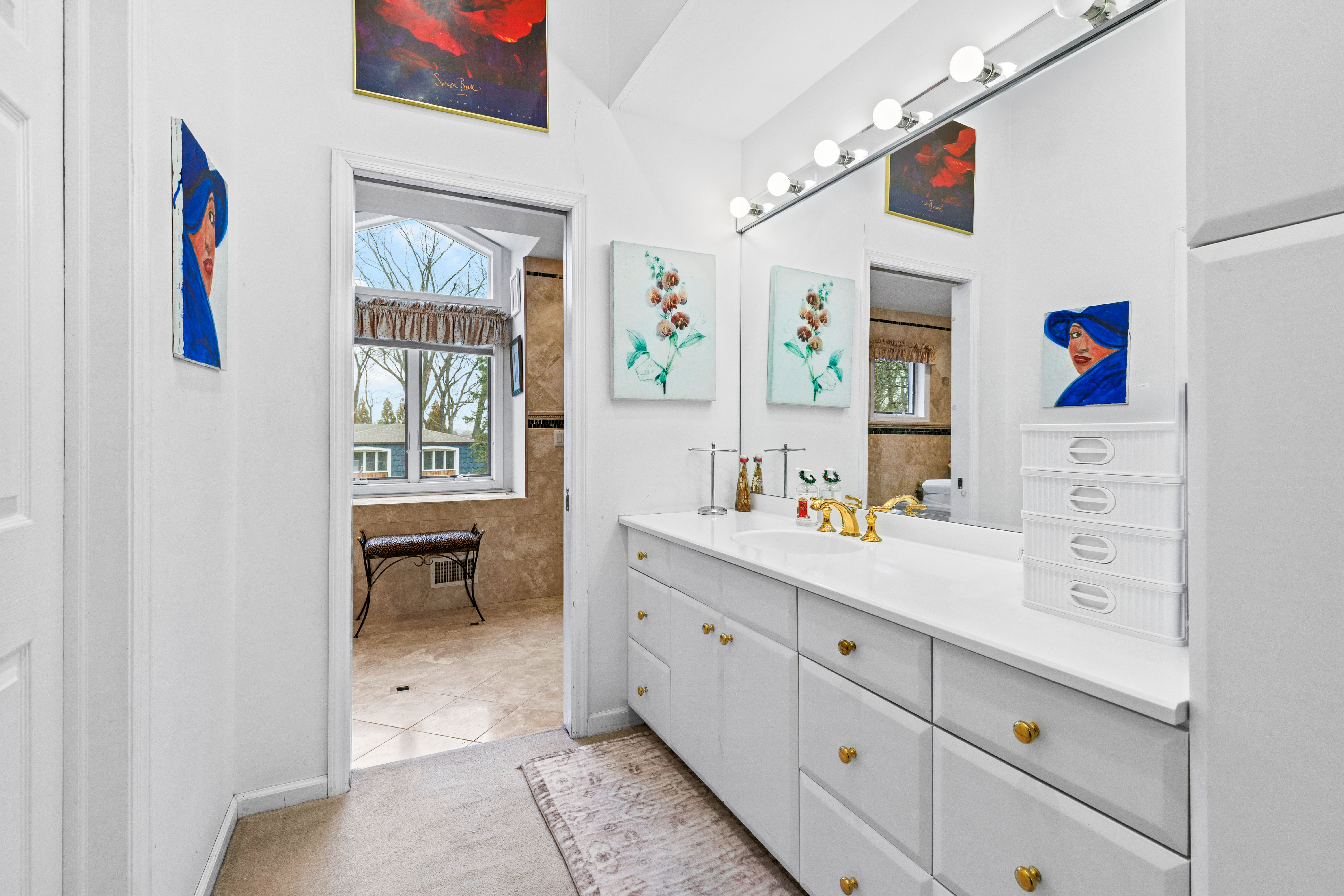  A beautiful, gracious colonial with a circular driveway. - 物件實景