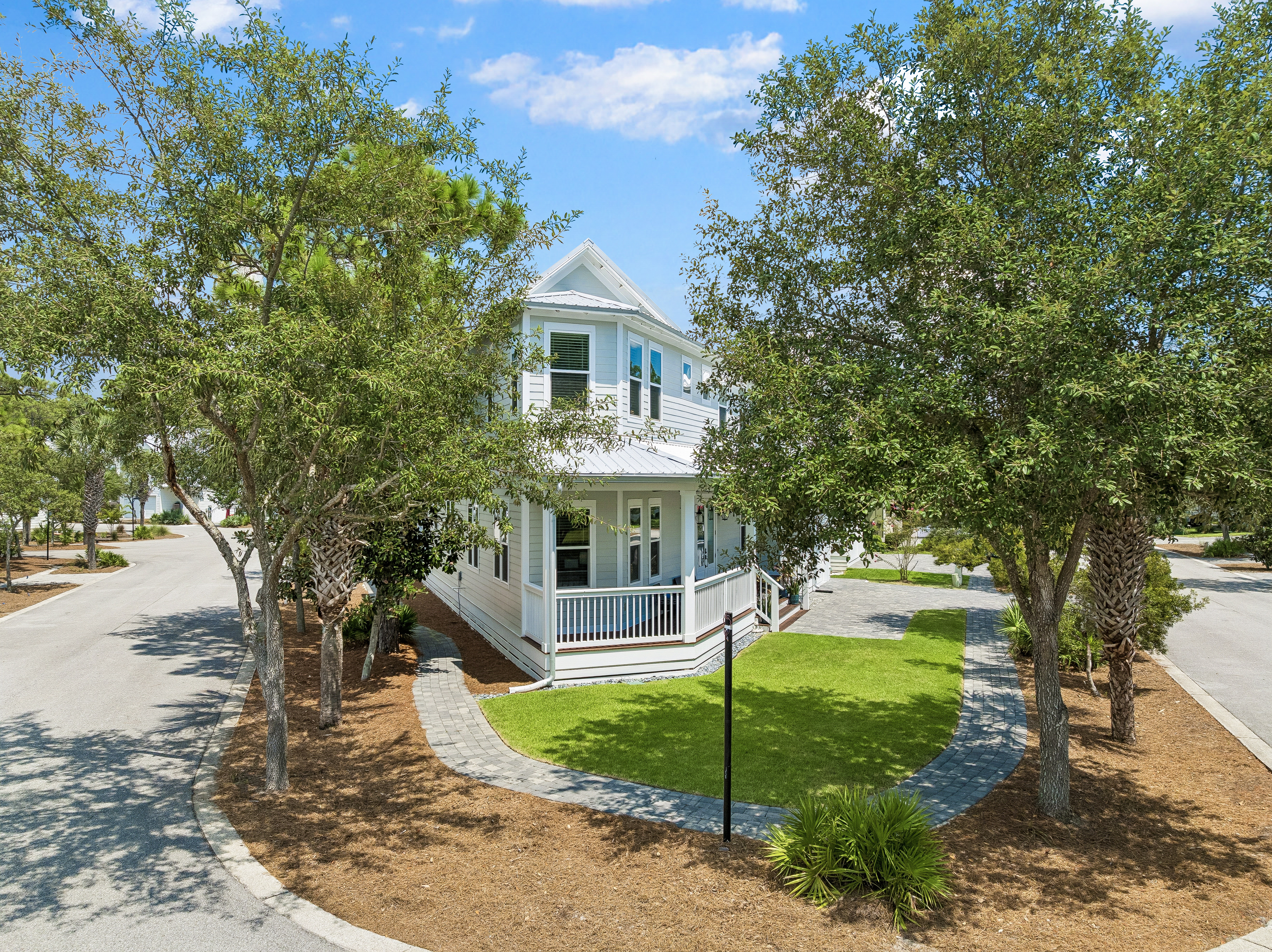  Spacious Newer-Build Home With Wraparound Porch On Gated Community Corner Lot - 物件實景