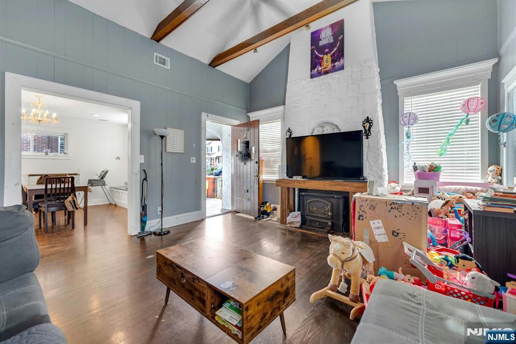 Hasbrouck Heights, New Jersey, 07604, United States, 3 Bedrooms Bedrooms, ,2 BathroomsBathrooms,Residential,For Sale,1989052