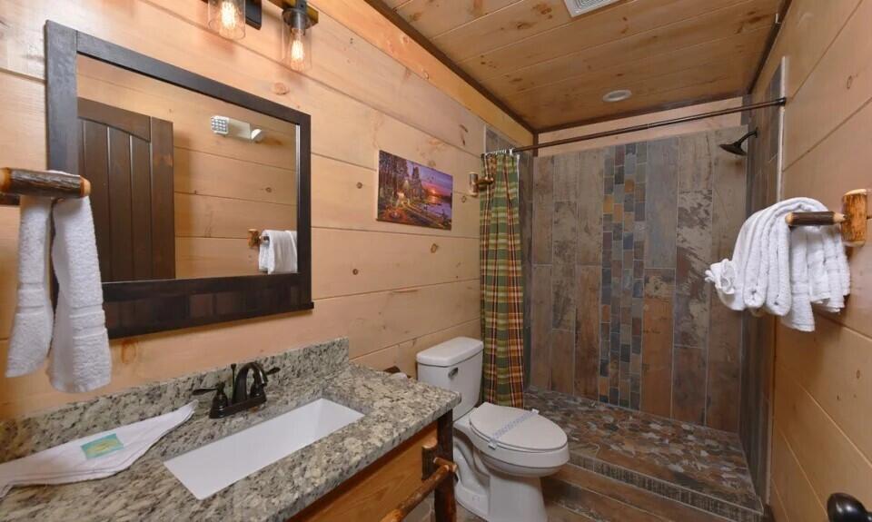 Sevierville, Tennessee, 37876, United States, 16 Bedrooms Bedrooms, ,17 BathroomsBathrooms,Residential,For Sale,1977076