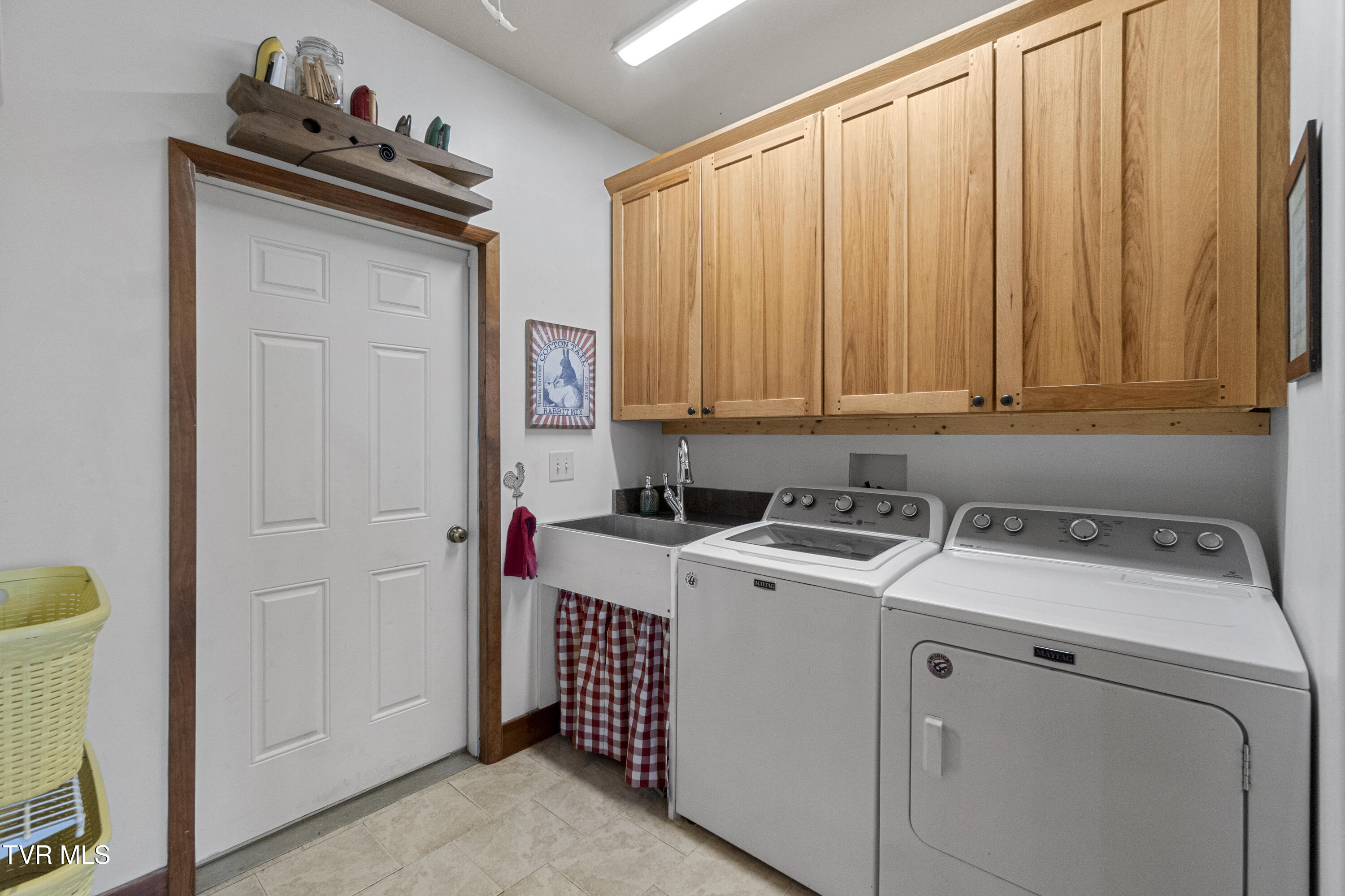 Parrottsville, Tennessee, 37843, United States, 5 Bedrooms Bedrooms, ,4 BathroomsBathrooms,Residential,For Sale,2005757