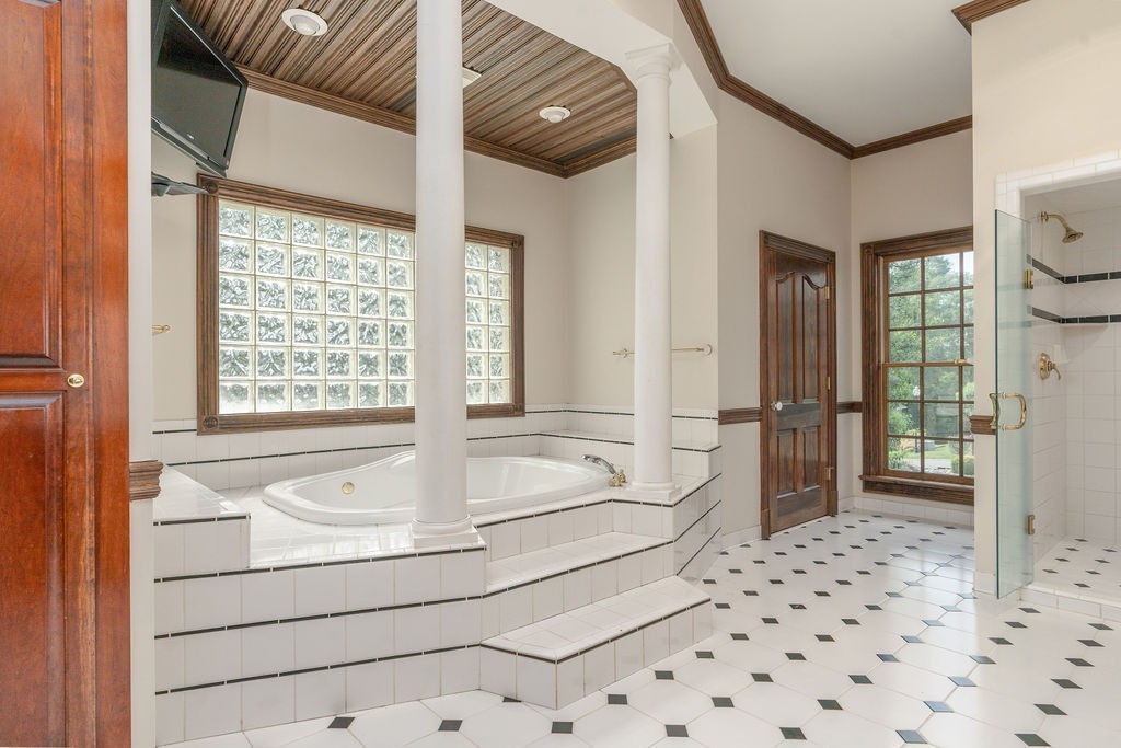 Clarksville, Tennessee, 37043, United States, 7 Bedrooms Bedrooms, ,7 BathroomsBathrooms,Residential,For Sale,1999210