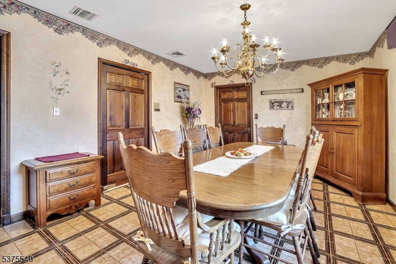 Nutley Twp., New Jersey, 07110, United States, 5 Bedrooms Bedrooms, ,4 BathroomsBathrooms,Residential,For Sale,1906796