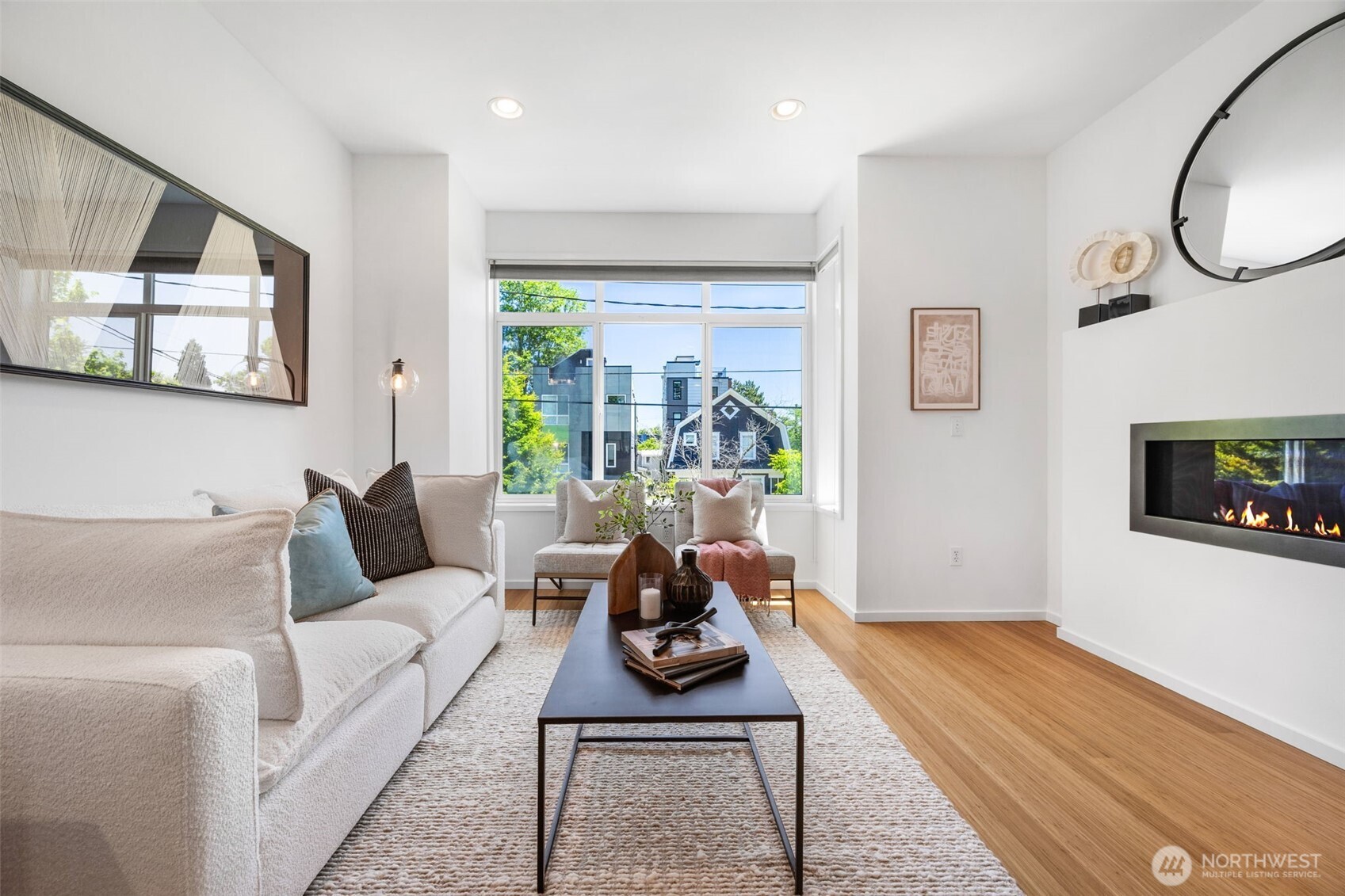 Seattle, Washington, 98112, United States, 3 Bedrooms Bedrooms, ,2 BathroomsBathrooms,Residential,For Sale,1850113