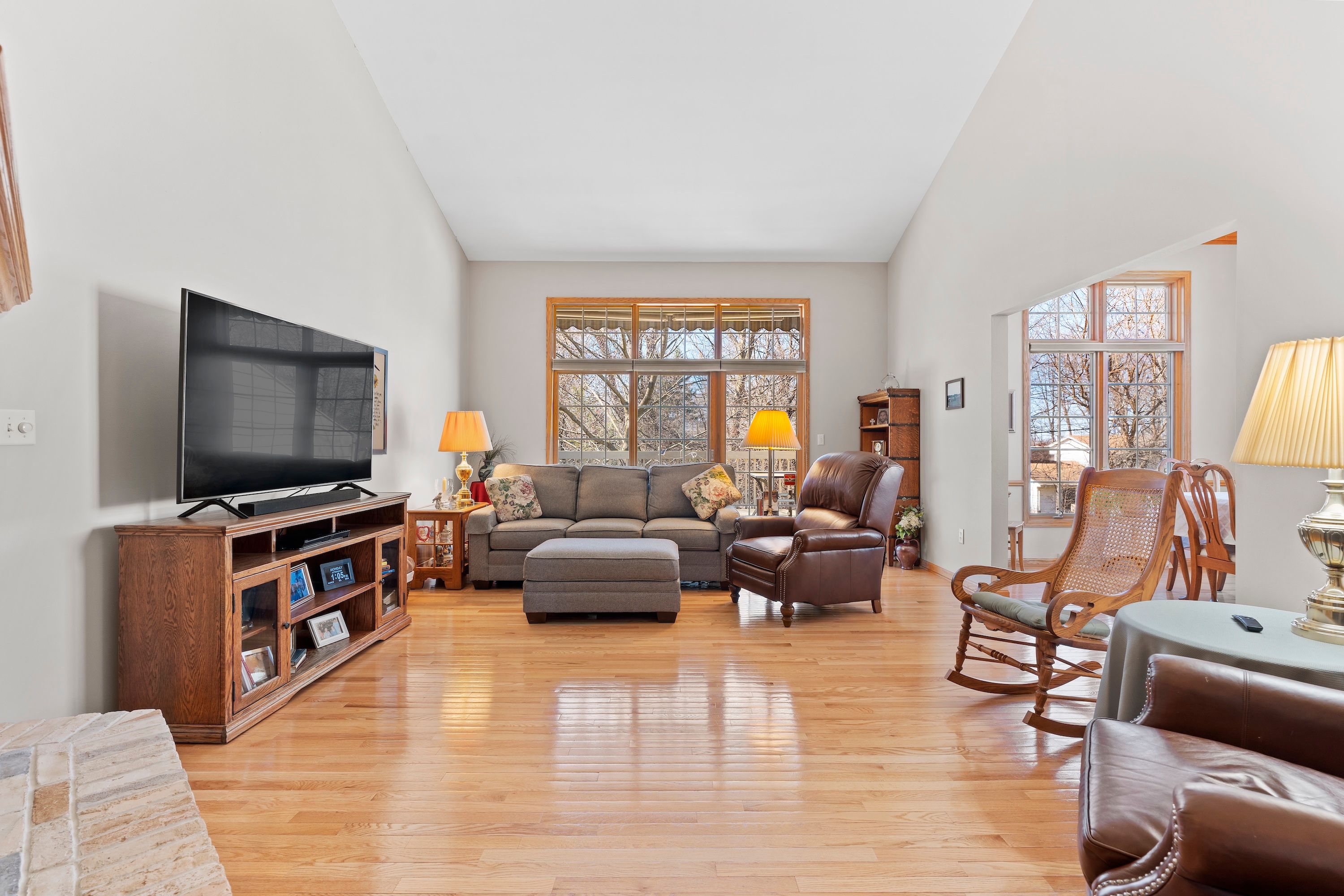  Spacious Side-by-Side Condo in Brookfield - 物件實景