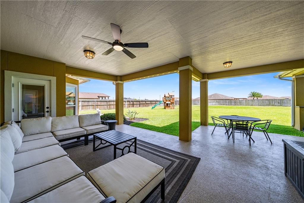 Corpus Christi, Texas, 78414, United States, 4 Bedrooms Bedrooms, ,3 BathroomsBathrooms,Residential,For Sale,1868505