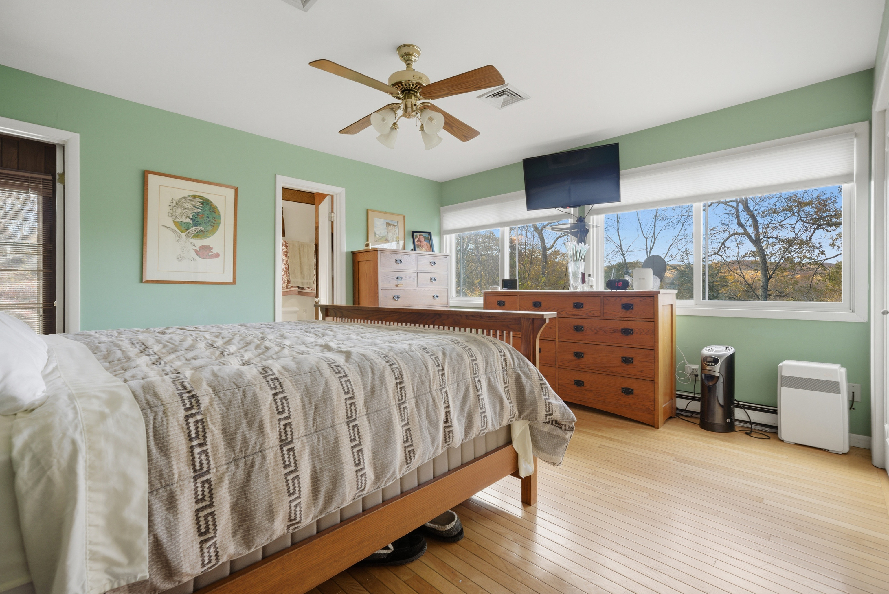 Danbury, Connecticut, 06810, United States, 4 Bedrooms Bedrooms, ,2 BathroomsBathrooms,Residential,For Sale,1988072