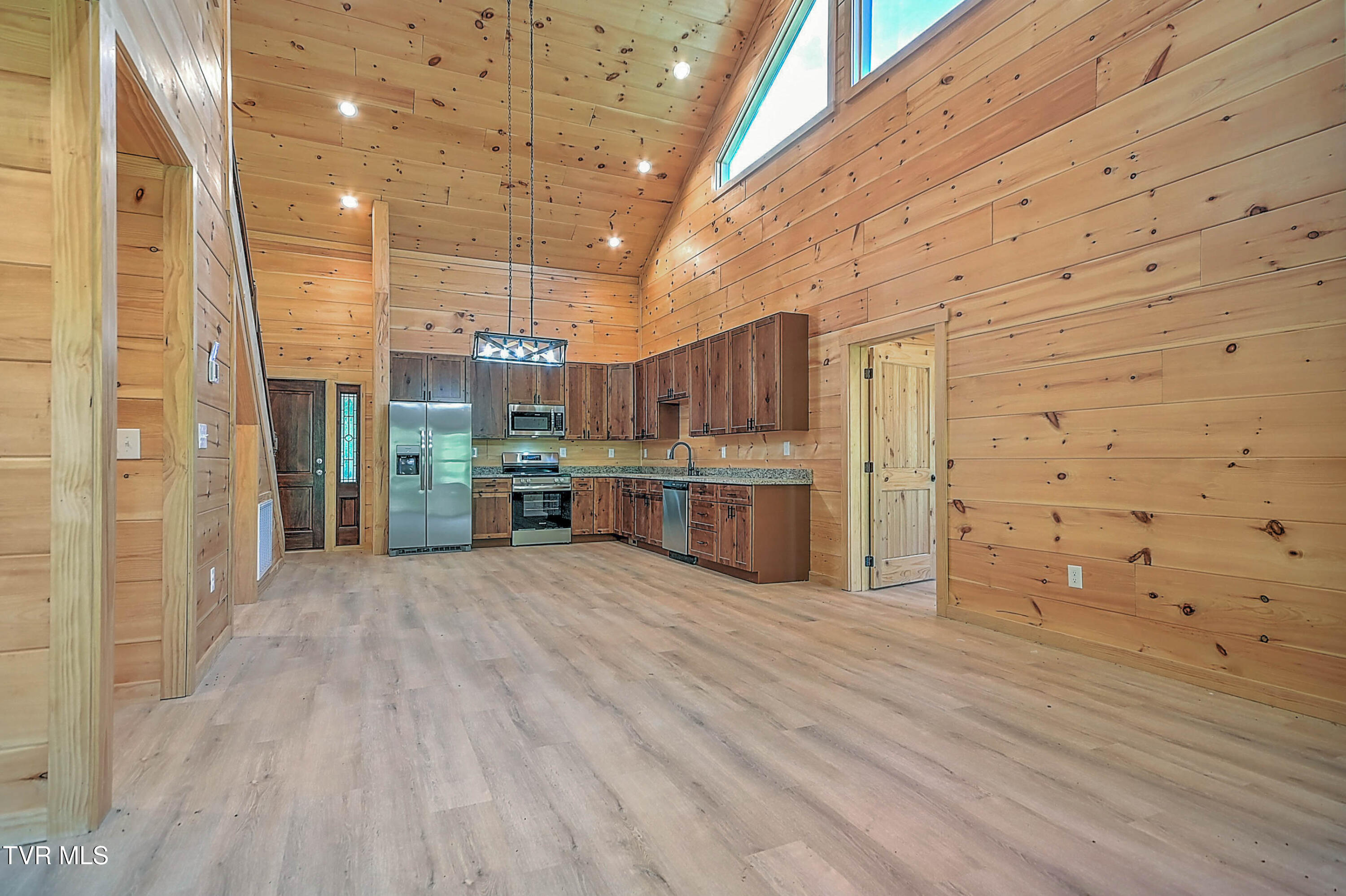 Greeneville, Tennessee, 37743, United States, 4 Bedrooms Bedrooms, ,3 BathroomsBathrooms,Residential,For Sale,1976358