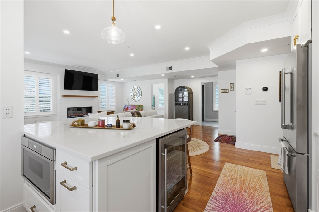 Wakefield, Massachusetts, 01880, United States, 2 Bedrooms Bedrooms, ,3 BathroomsBathrooms,Residential,For Sale,2036926