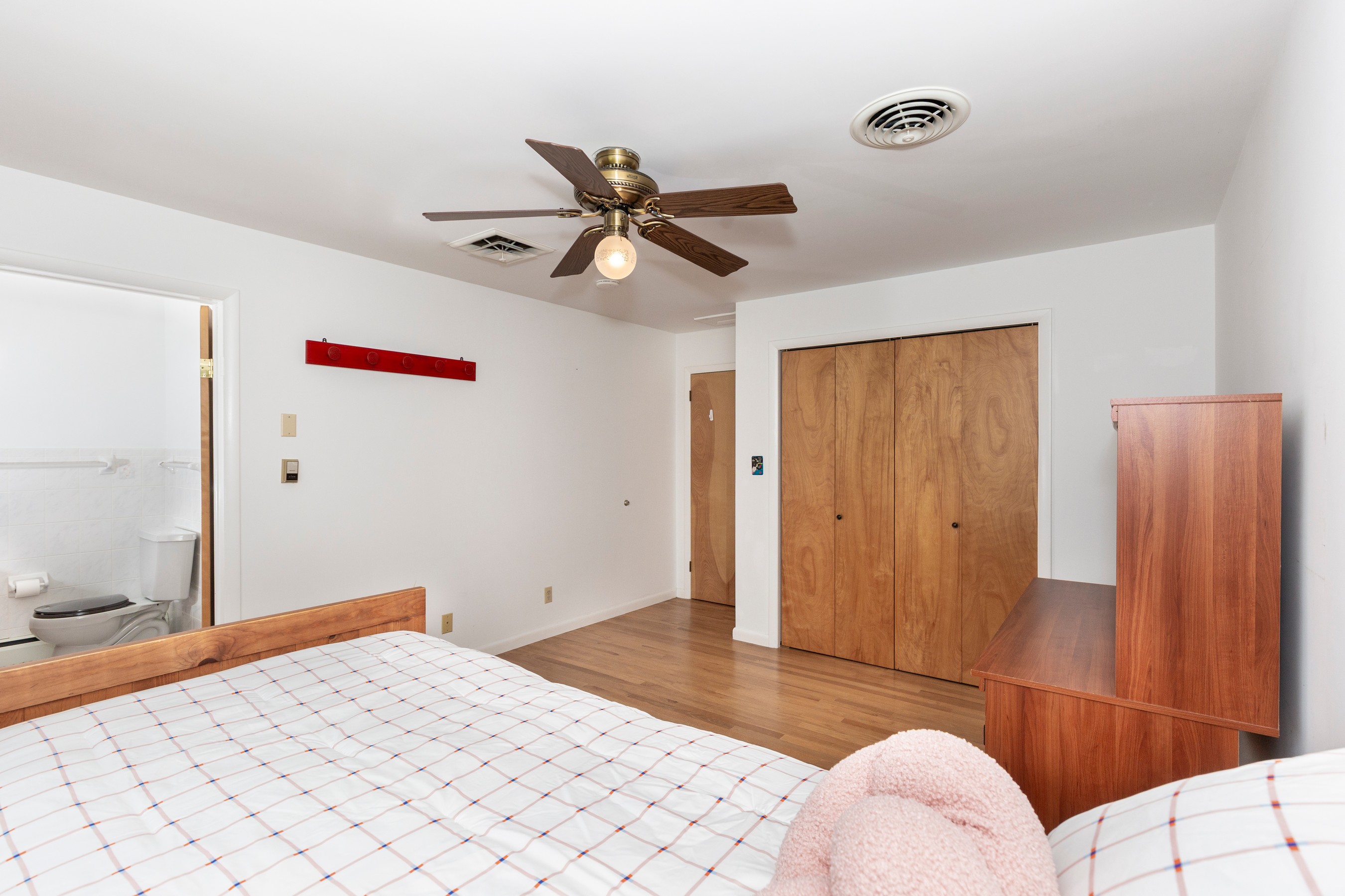  NONE AVAILABLE - 物件實景