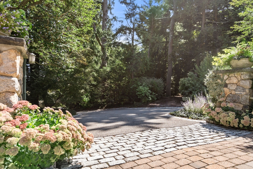 Brookline, Massachusetts, 02445, United States, 6 Bedrooms Bedrooms, ,8 BathroomsBathrooms,Residential,For Sale,1951520