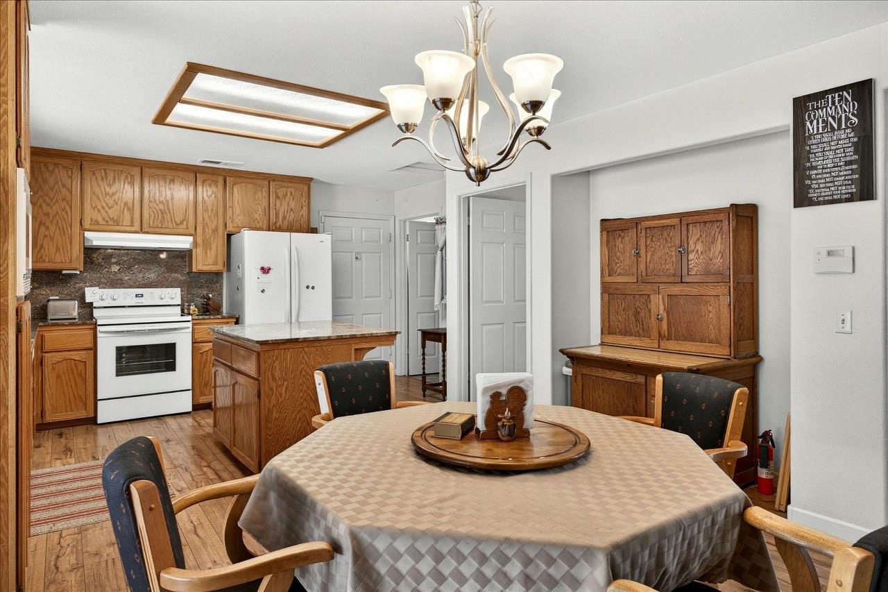 Oakhurst, California, 93644, United States, 4 Bedrooms Bedrooms, ,2 BathroomsBathrooms,Residential,For Sale,1922823