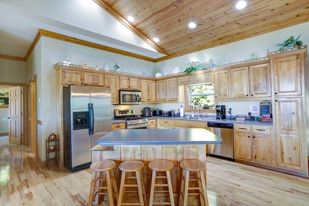 Hiawassee, Georgia, 30546, United States, 4 Bedrooms Bedrooms, ,5 BathroomsBathrooms,Residential,For Sale,1880672