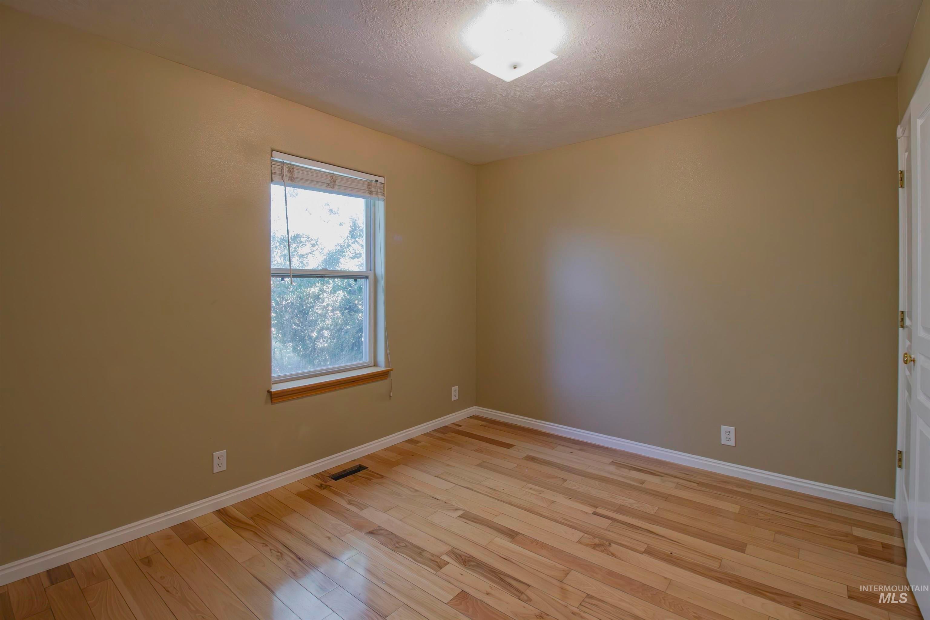 Ontario, Oregon, 97914, United States, 4 Bedrooms Bedrooms, ,3 BathroomsBathrooms,Residential,For Sale,1866488