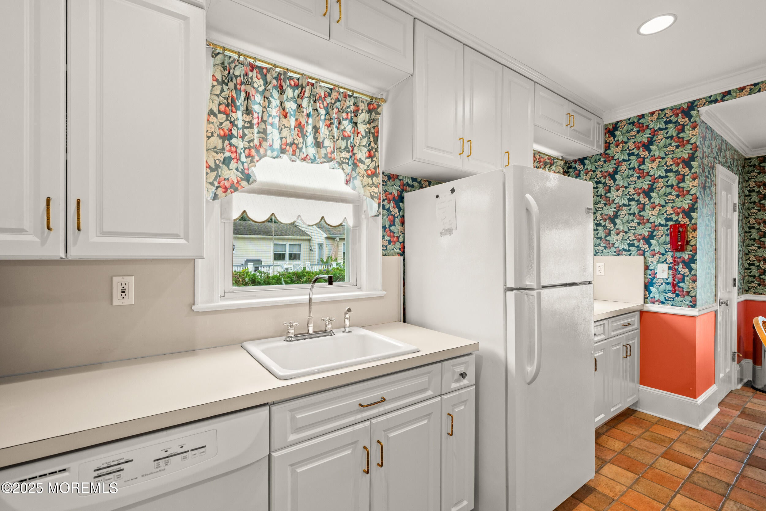 Allenhurst, New Jersey, 07711, United States, 6 Bedrooms Bedrooms, ,4 BathroomsBathrooms,Residential,For Sale,1973765