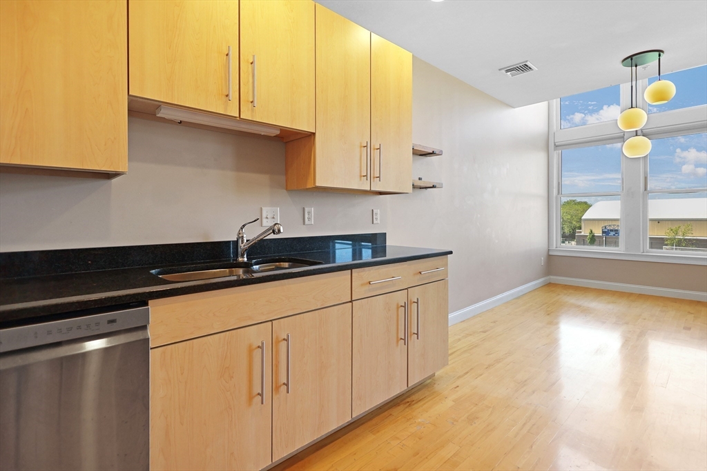 Somerville, Massachusetts, 02143, United States, 1 Bedroom Bedrooms, ,2 BathroomsBathrooms,Residential,For Sale,1899714