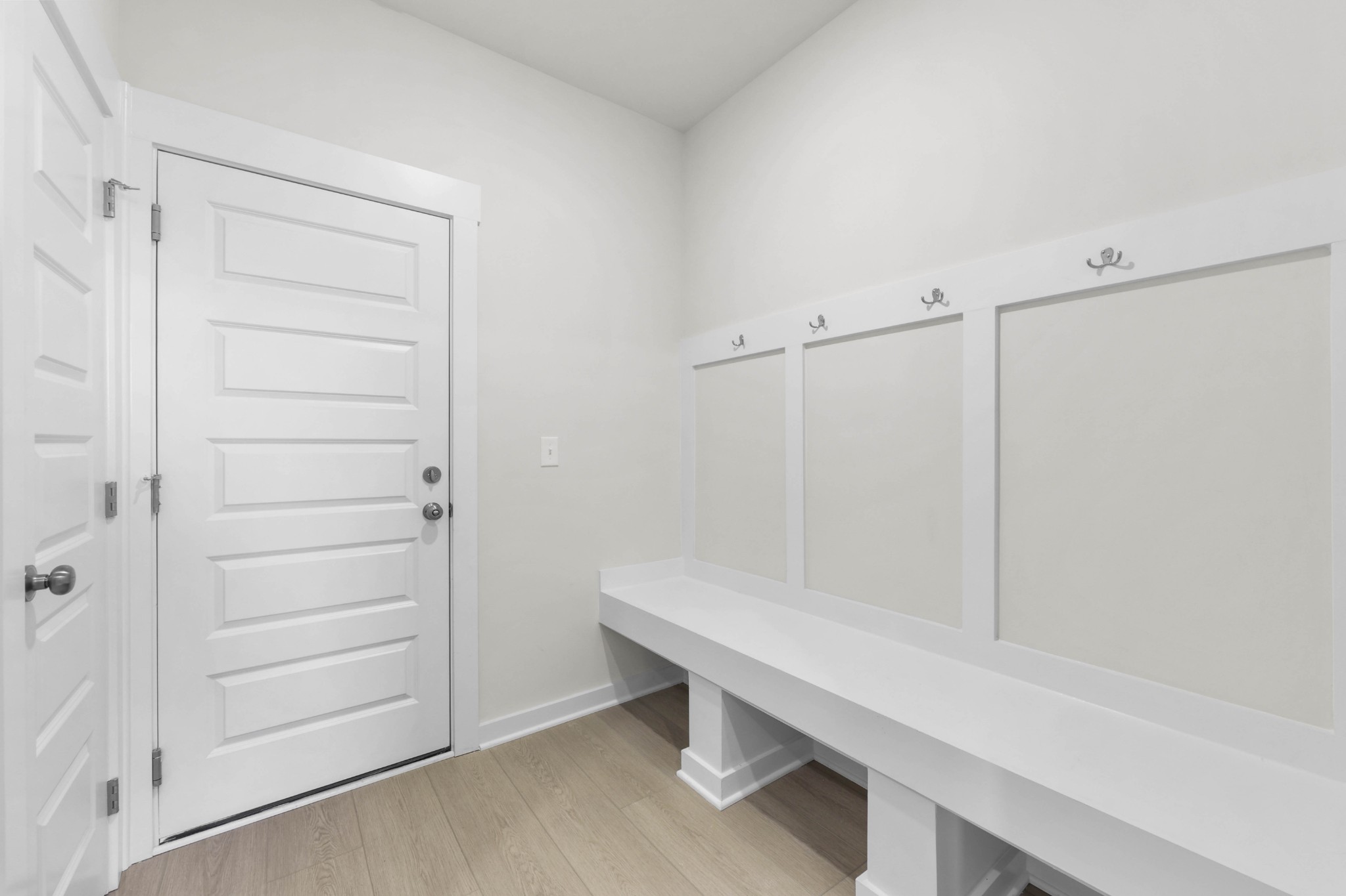 Clarksville, Tennessee, 37043, United States, 5 Bedrooms Bedrooms, ,5 BathroomsBathrooms,Residential,For Sale,1976524