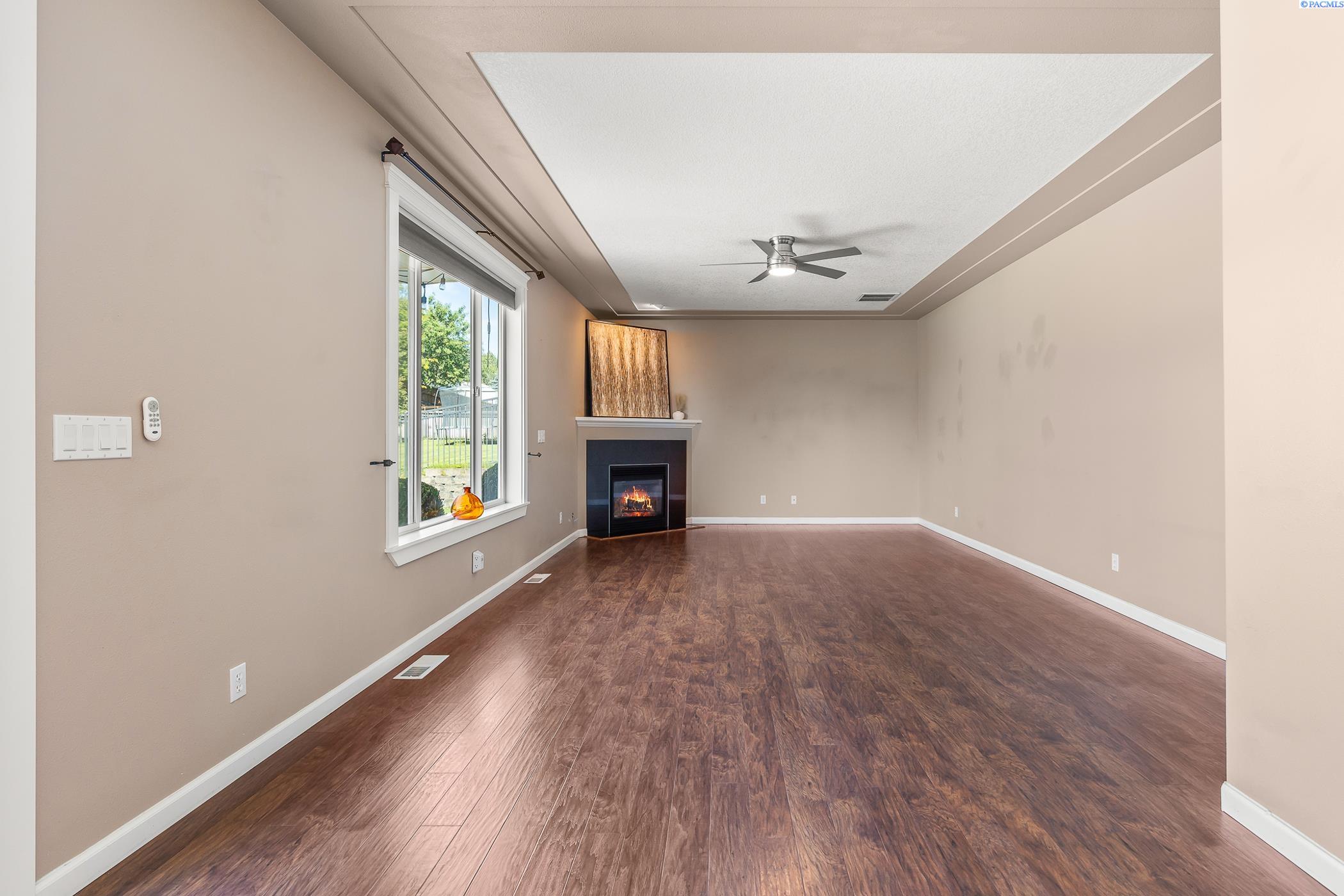 Richland, Washington, 99354, United States, 5 Bedrooms Bedrooms, ,2 BathroomsBathrooms,Residential,For Sale,1925310