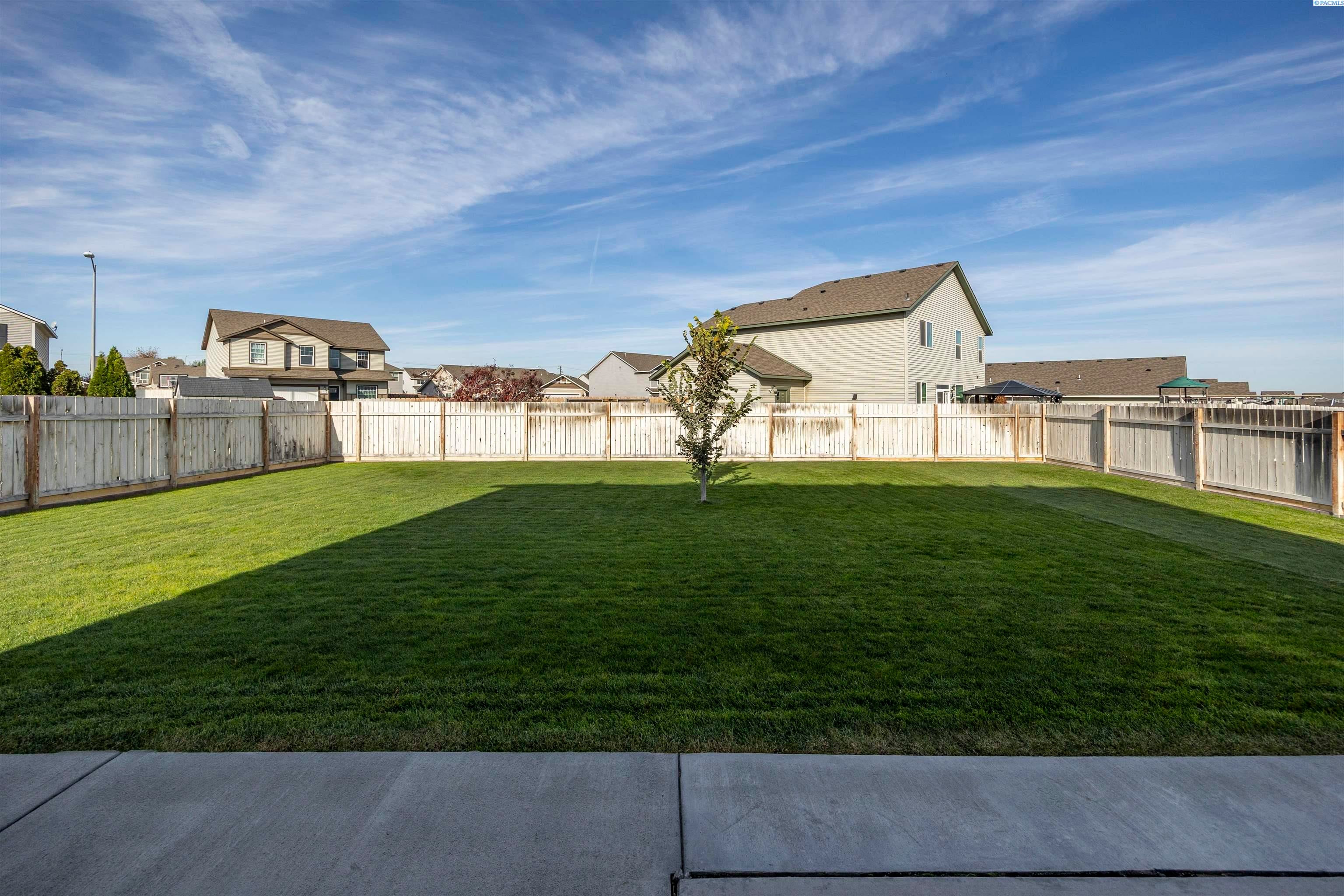 Pasco, Washington, 99301, United States, 4 Bedrooms Bedrooms, ,3 BathroomsBathrooms,Residential,For Sale,1974657