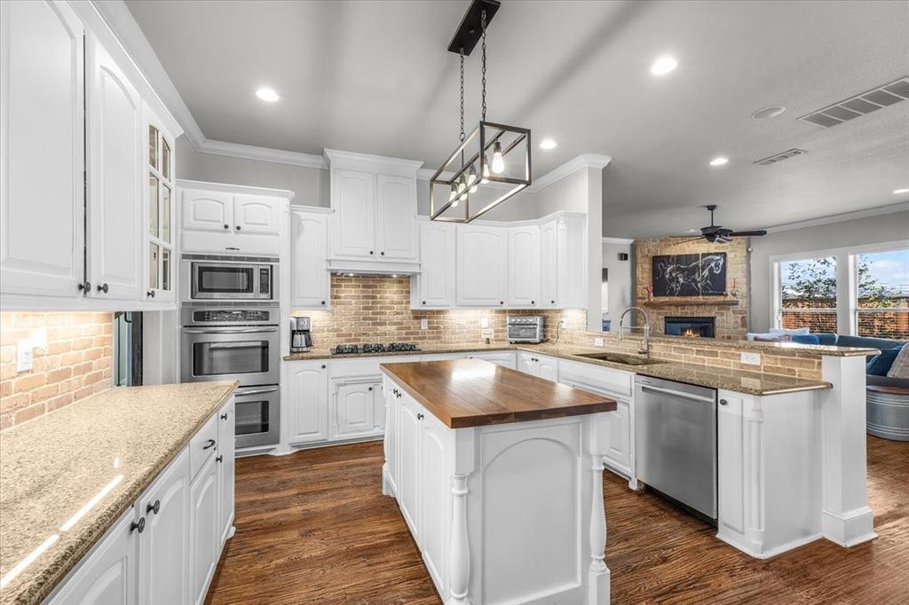 North Richland Hills, Texas, 76182, United States, 4 Bedrooms Bedrooms, ,4 BathroomsBathrooms,Residential,For Sale,2014039