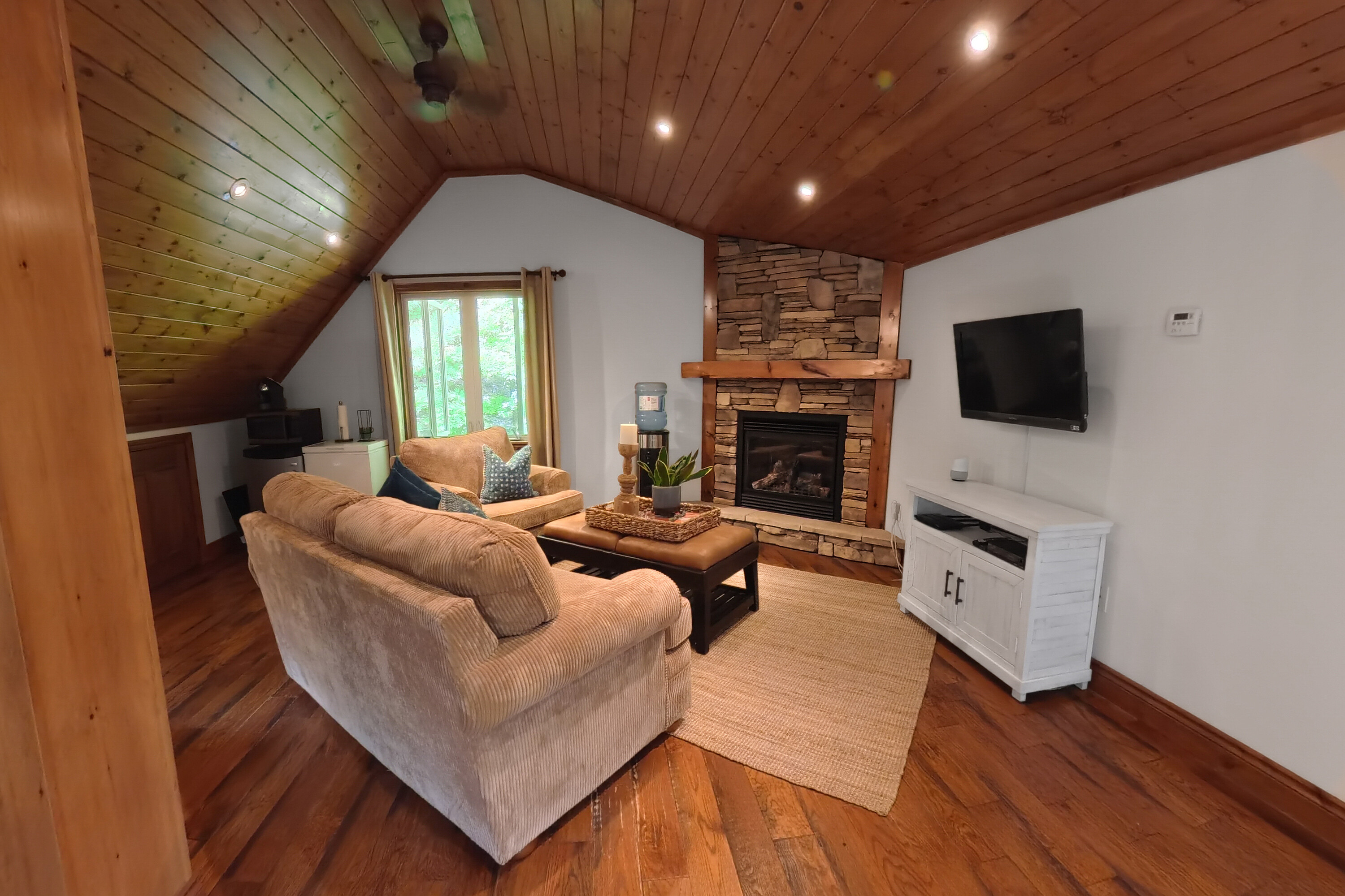  Lakefront Cottage Retreat - 物件實景