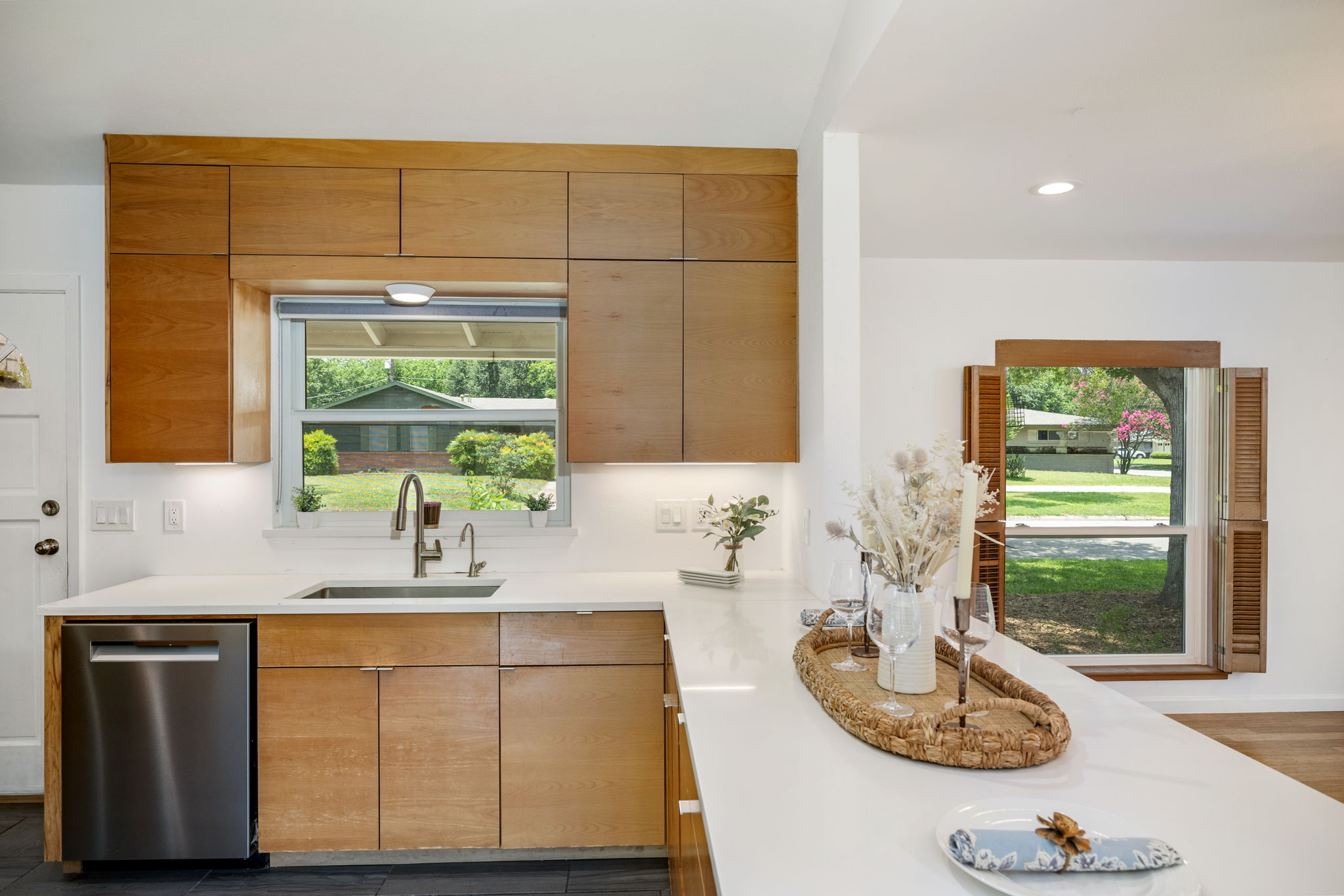  Refined Mid-Century Modern with Casita in Alamo Heights ISD - 物件實景