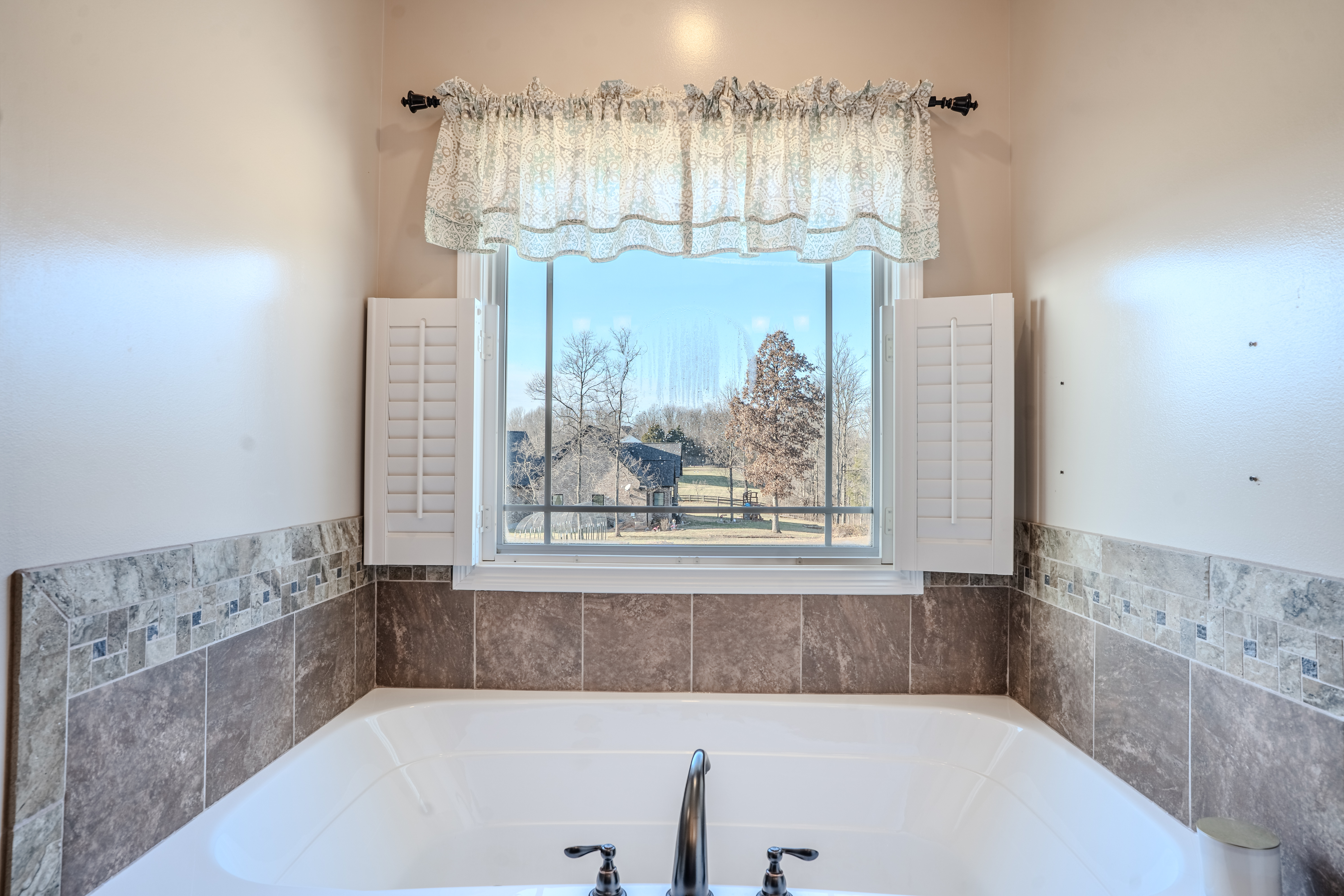 Frankfort, Kentucky, 40601, United States, 6 Bedrooms Bedrooms, ,3 BathroomsBathrooms,Residential,For Sale,2012095