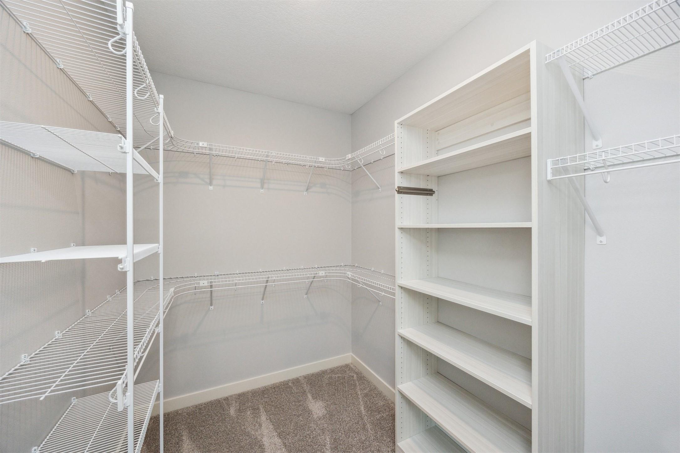 Clive, Iowa, 50325, United States, 4 Bedrooms Bedrooms, ,3 BathroomsBathrooms,Residential,For Sale,1977212