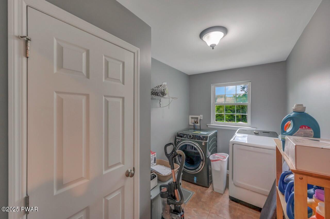 Honesdale, Pennsylvania, 18431, United States, 5 Bedrooms Bedrooms, ,4 BathroomsBathrooms,Residential,For Sale,1973688