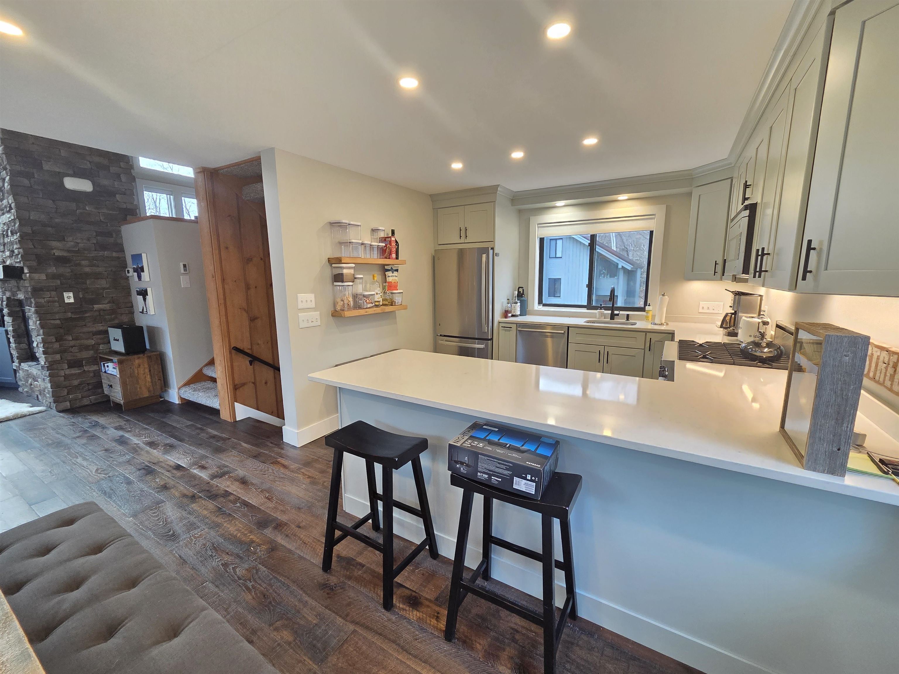 Lincoln, New Hampshire, 03251, United States, 3 Bedrooms Bedrooms, ,2 BathroomsBathrooms,Residential,For Sale,1987969