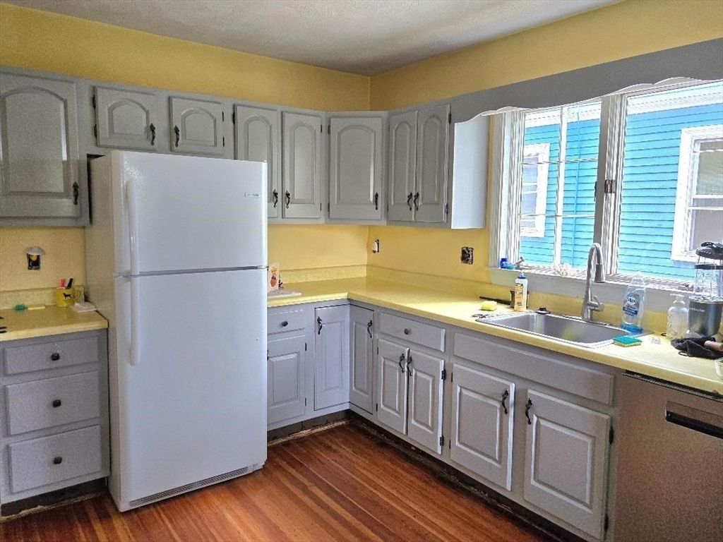 Somerville, Massachusetts, 02144, United States, 5 Bedrooms Bedrooms, ,2 BathroomsBathrooms,Residential,For Sale,1881743