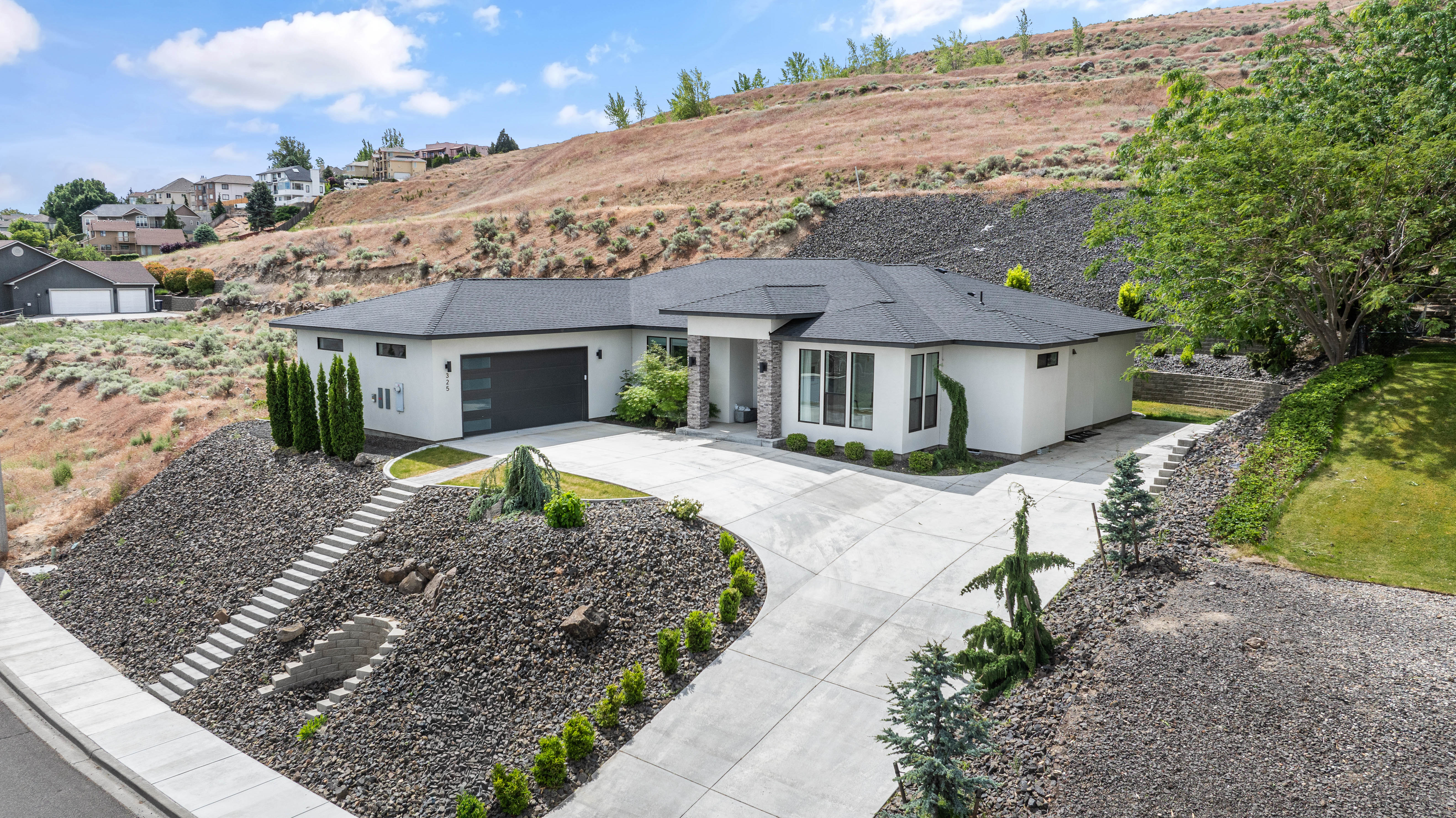  Light Filled Modern Home + Flexible Living Space - 物件實景