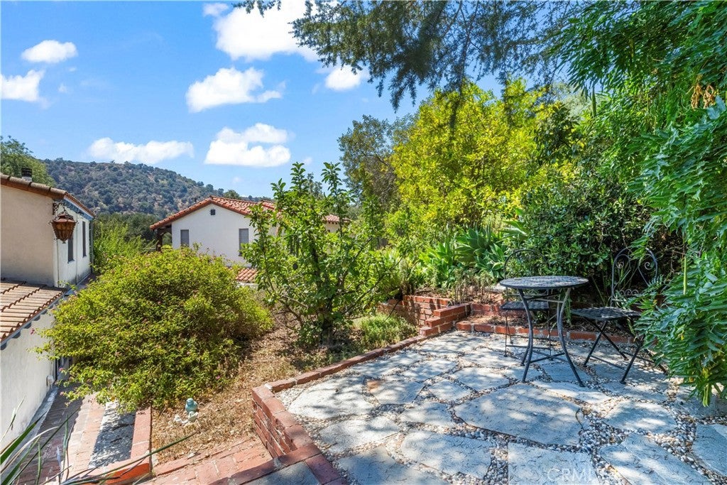 Glendale, California, 91206, United States, 2 Bedrooms Bedrooms, ,2 BathroomsBathrooms,Residential,For Sale,1978783