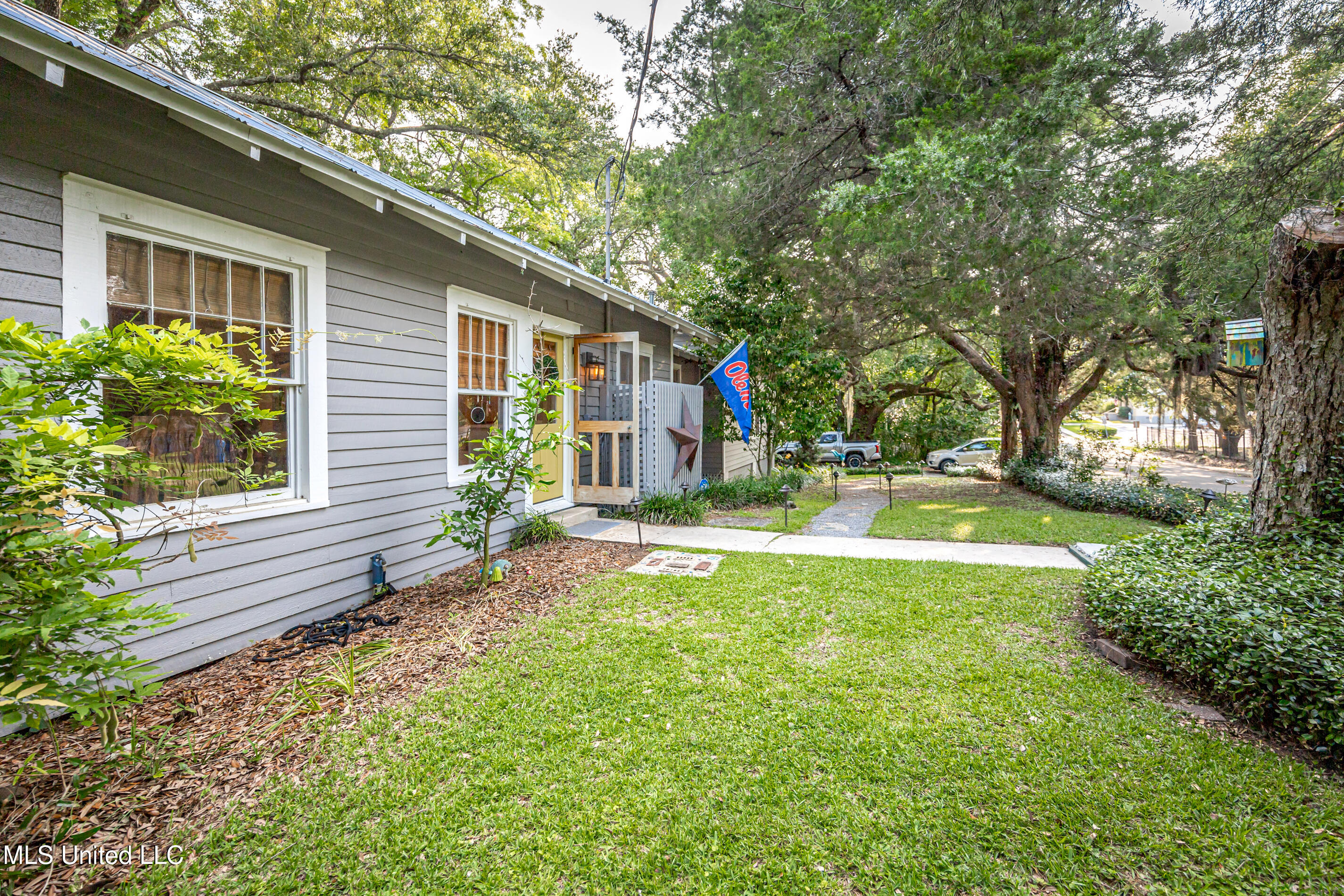 Ocean Springs, Mississippi, 39564, United States, 3 Bedrooms Bedrooms, ,2 BathroomsBathrooms,Residential,For Sale,1987573