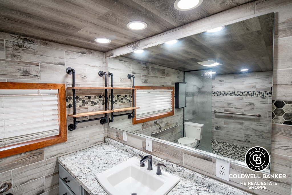 Garden City, Kansas, 67846, United States, 4 Bedrooms Bedrooms, ,Residential,For Sale,2003039