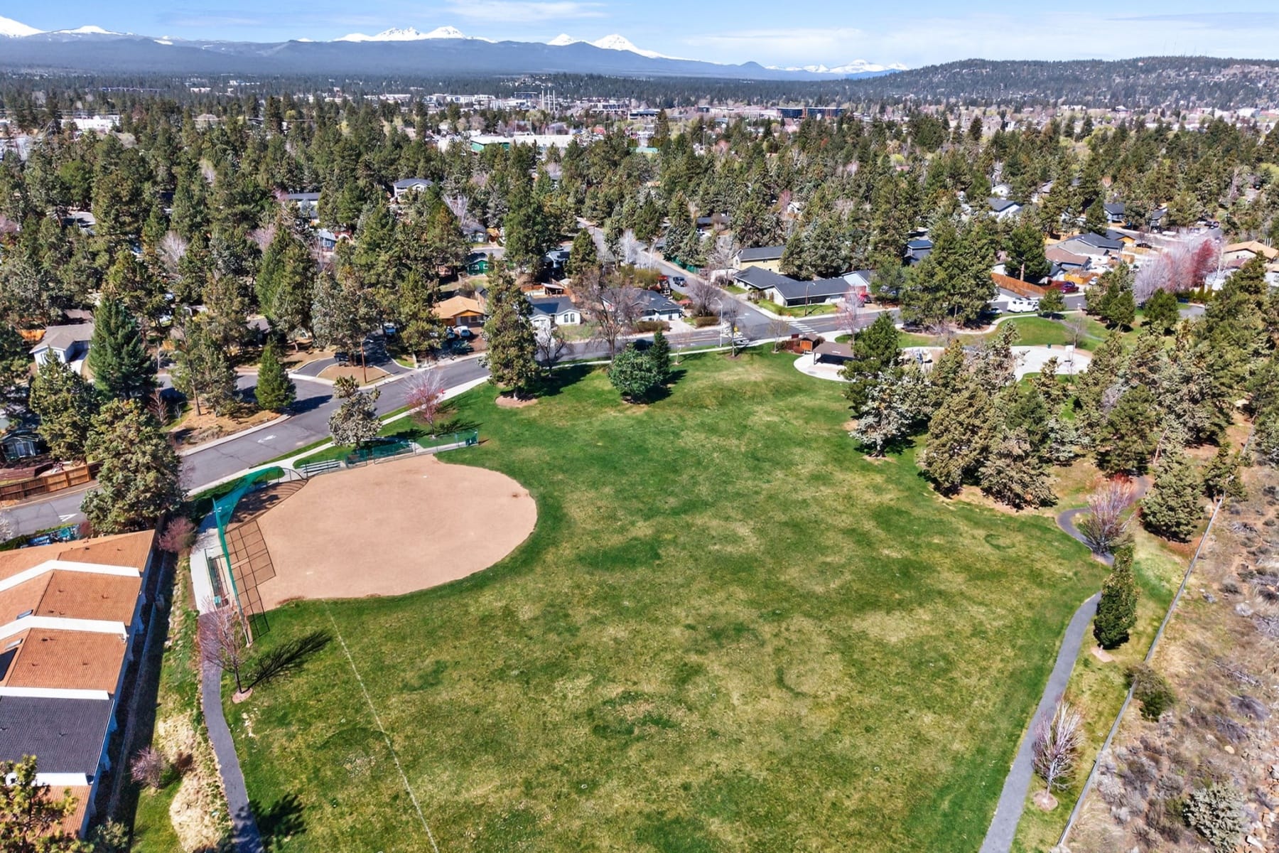  908 SE Stratford Court Bend, OR 97702 - 物件實景