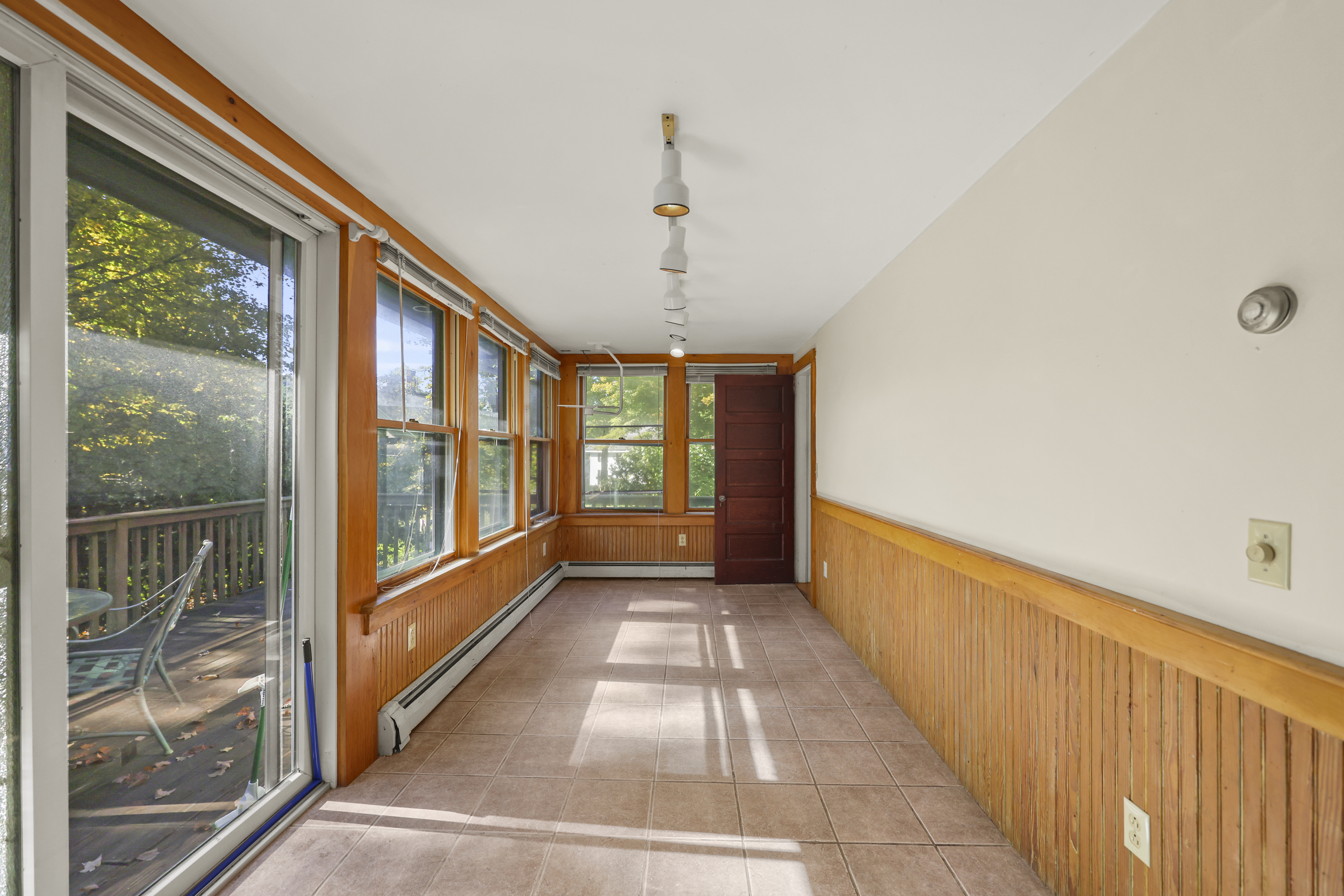  CHARMING STOCKBRIDGE 4-BED HOME AWAITS YOUR VISION - 物件實景