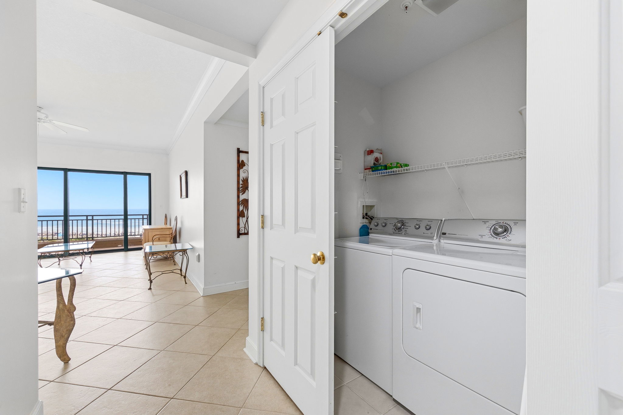  Gulf-Front Condominium with Panoramic Views and Renovation Potential - 物件實景