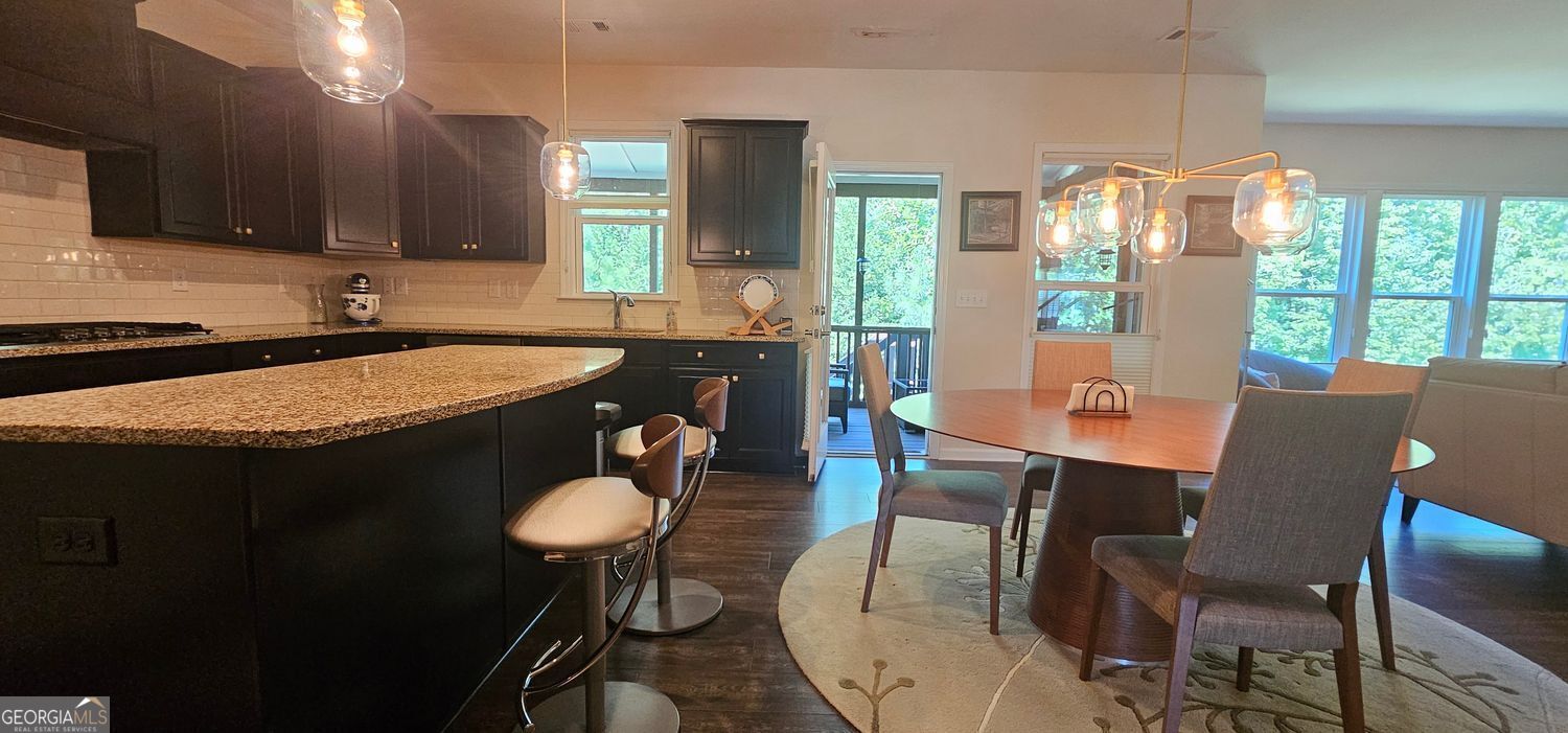Cumming, Georgia, 30040, United States, 5 Bedrooms Bedrooms, ,5 BathroomsBathrooms,Residential,For Sale,1922351