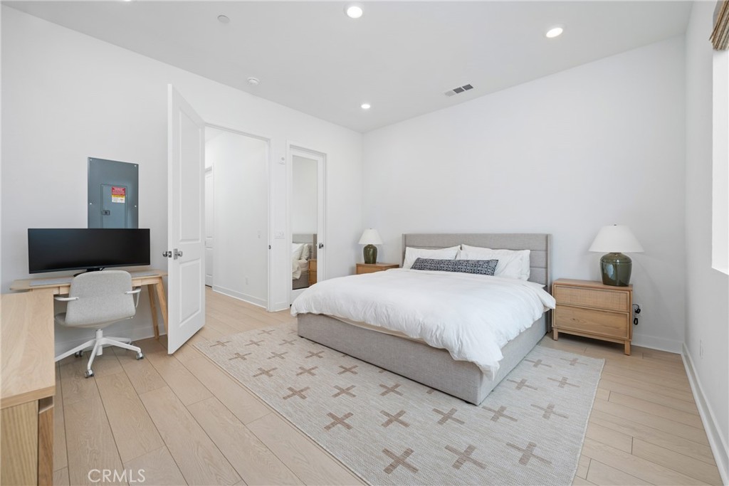 Irvine, California, 92618, United States, 1 Bedroom Bedrooms, ,1 BathroomBathrooms,Residential,For Sale,1707391