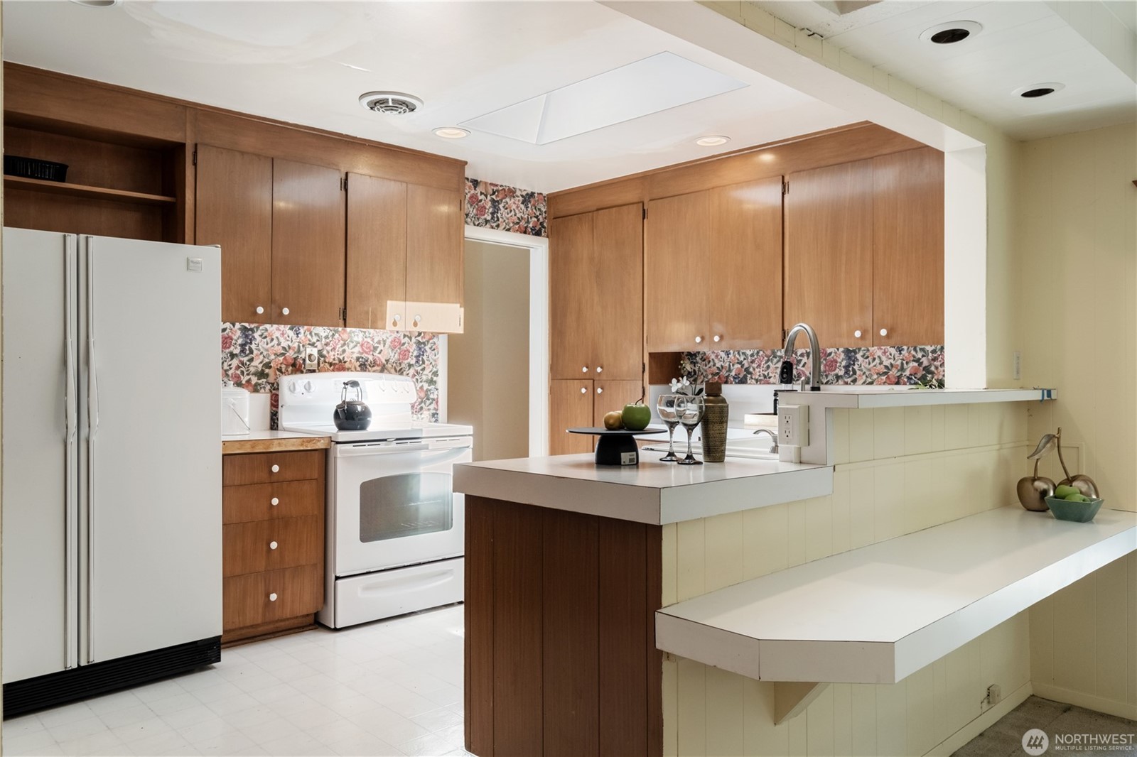 Kirkland, Washington, 98033, United States, 3 Bedrooms Bedrooms, ,2 BathroomsBathrooms,Residential,For Sale,1904417