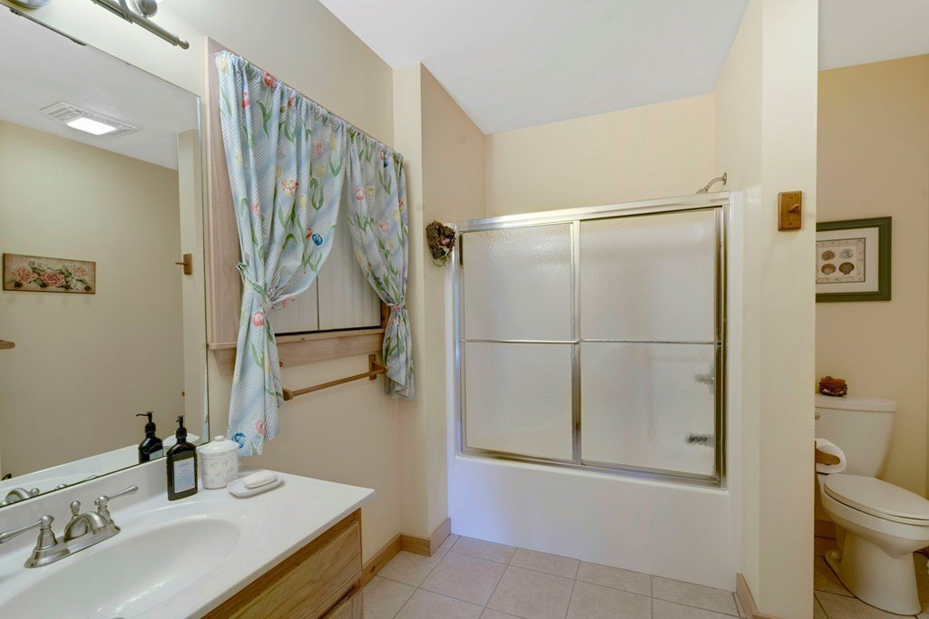 Hiawassee, Georgia, 30546, United States, 2 Bedrooms Bedrooms, ,3 BathroomsBathrooms,Residential,For Sale,1920293