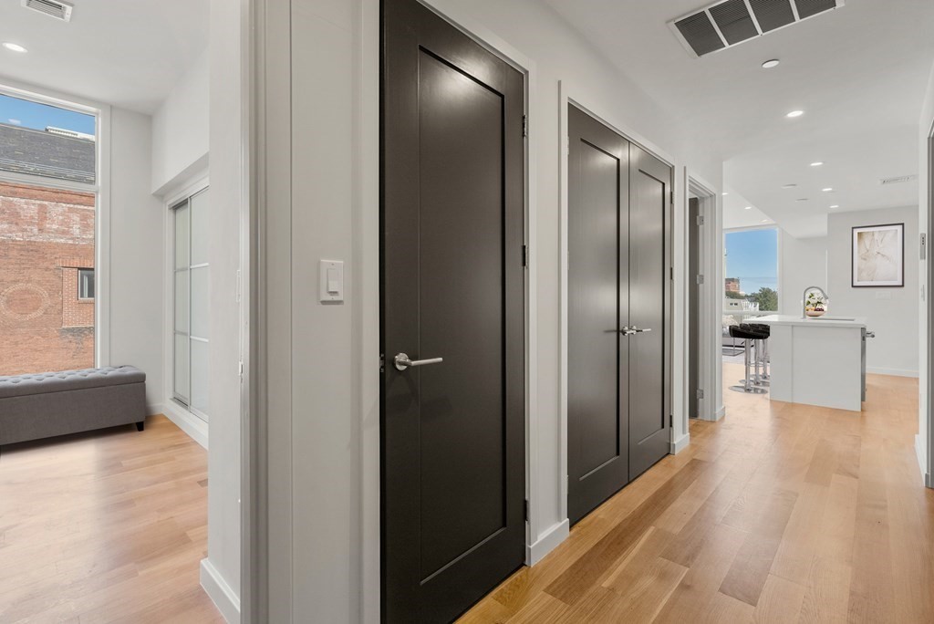 Boston, Massachusetts, 02127, United States, 2 Bedrooms Bedrooms, ,2 BathroomsBathrooms,Residential,For Sale,1916943