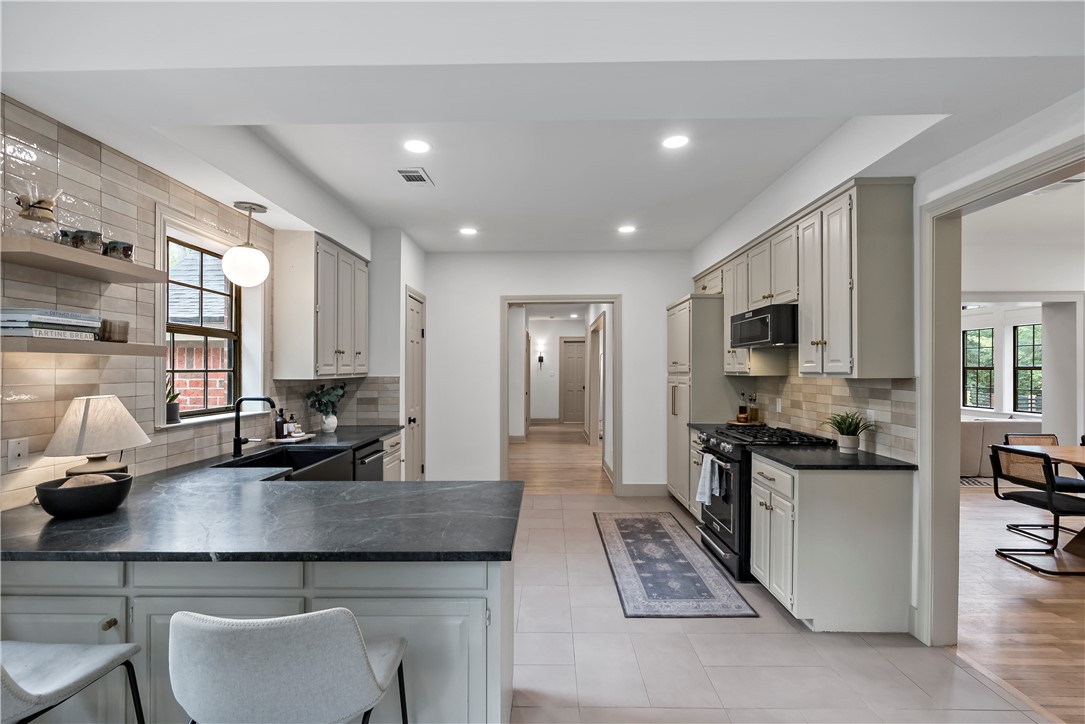 College Station, Texas, 77845, United States, 4 Bedrooms Bedrooms, ,5 BathroomsBathrooms,Residential,For Sale,1932091