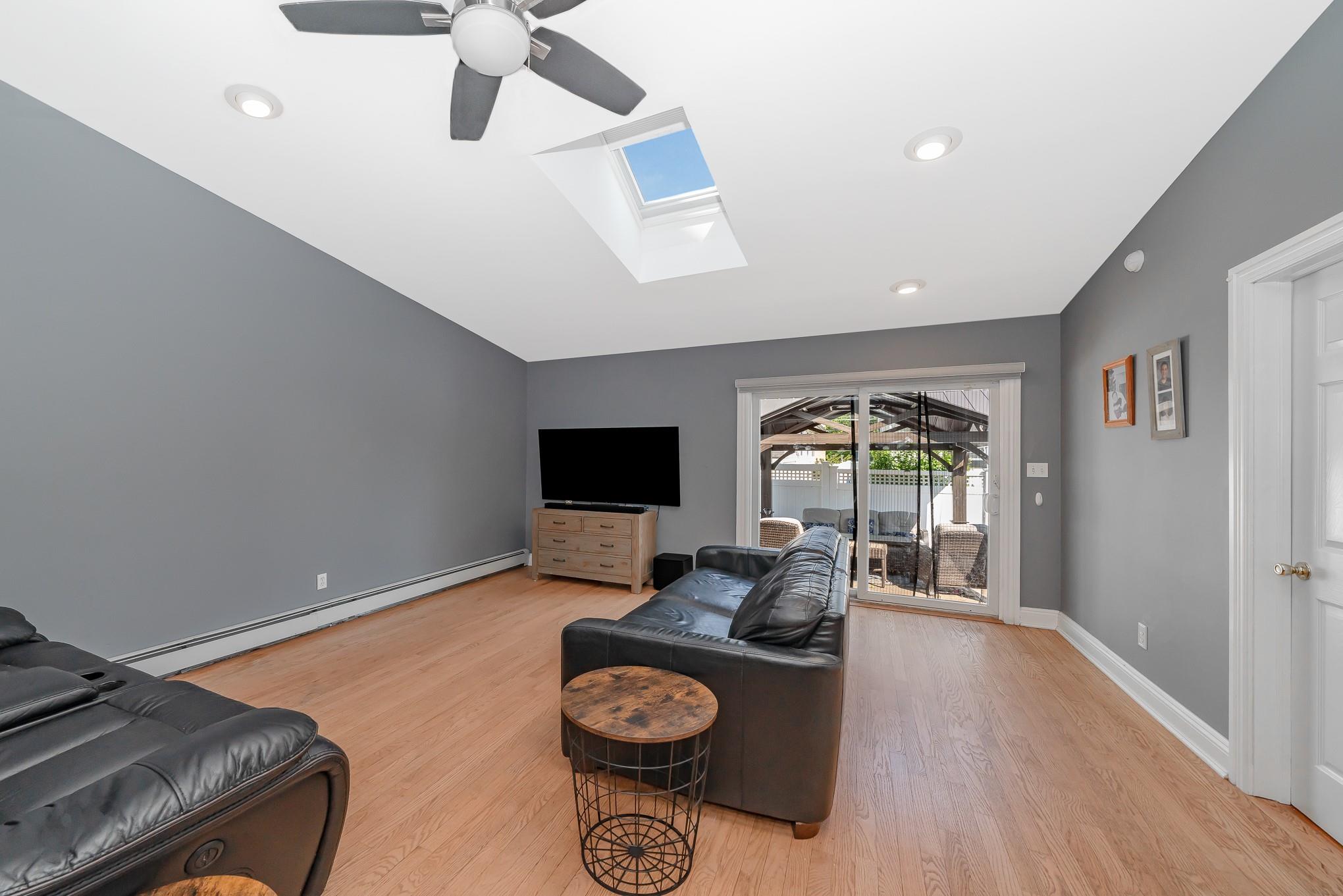 Merrick, New York, 11566, United States, 4 Bedrooms Bedrooms, ,2 BathroomsBathrooms,Residential,For Sale,1931896