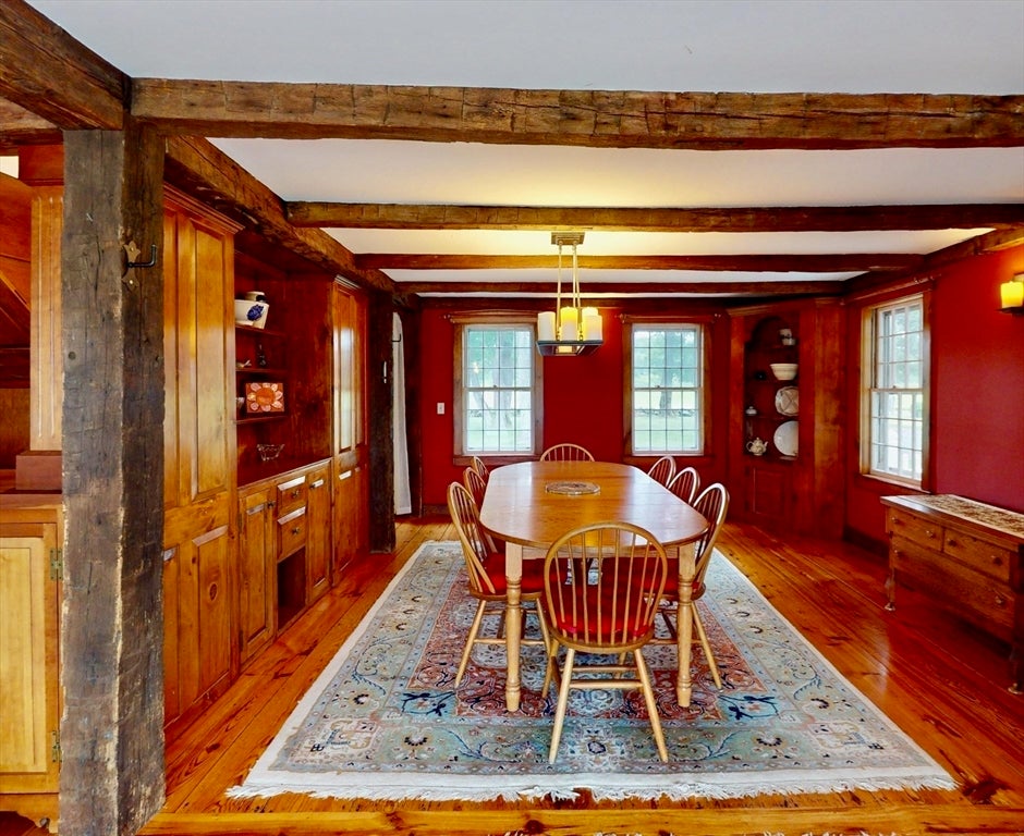 Hadley, Massachusetts, 01035, United States, 5 Bedrooms Bedrooms, ,3 BathroomsBathrooms,Residential,For Sale,1885251