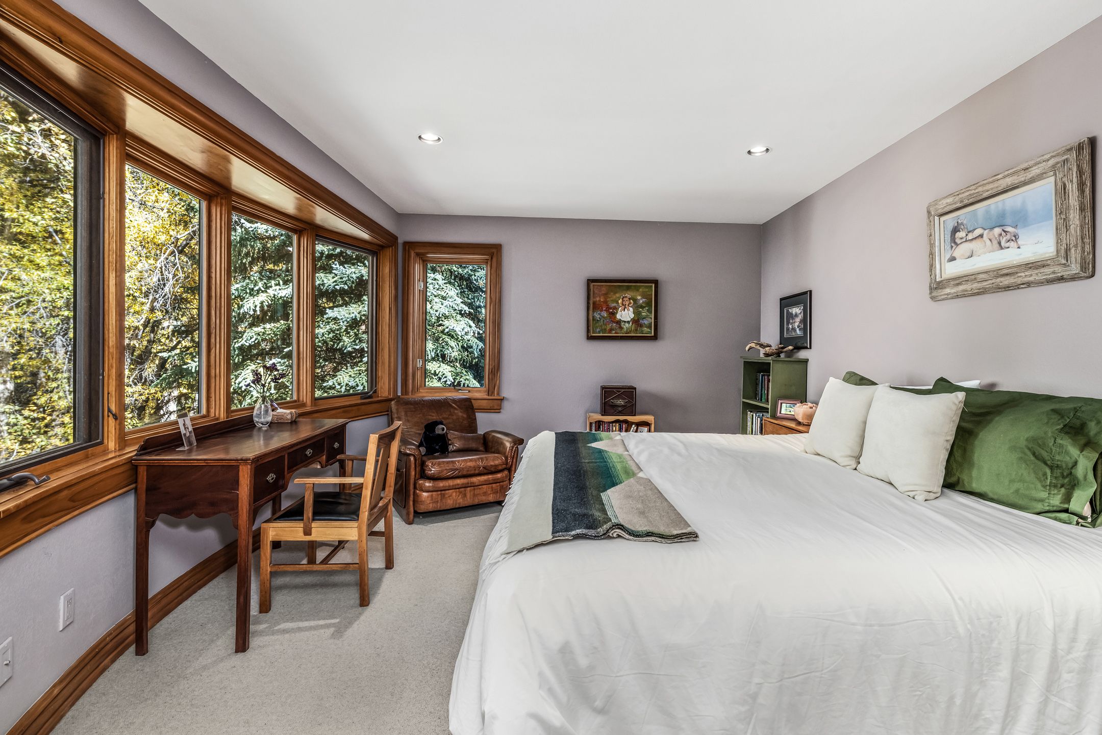  Live creekside in Aspen