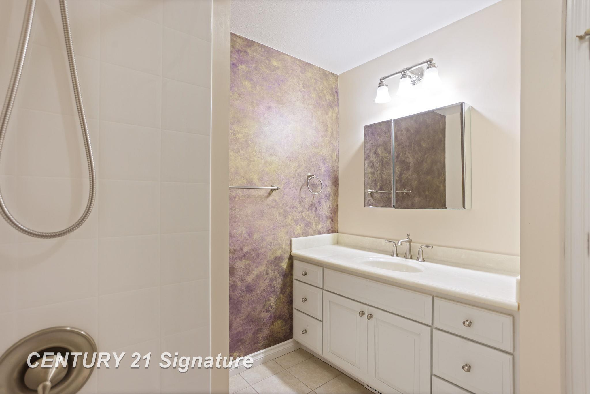Freeland, Michigan, 48623, United States, 4 Bedrooms Bedrooms, ,3 BathroomsBathrooms,Residential,For Sale,1924442