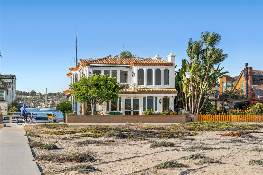 Newport Beach, California, 92661, United States, 4 Bedrooms Bedrooms, ,5 BathroomsBathrooms,Residential,For Sale,1875430