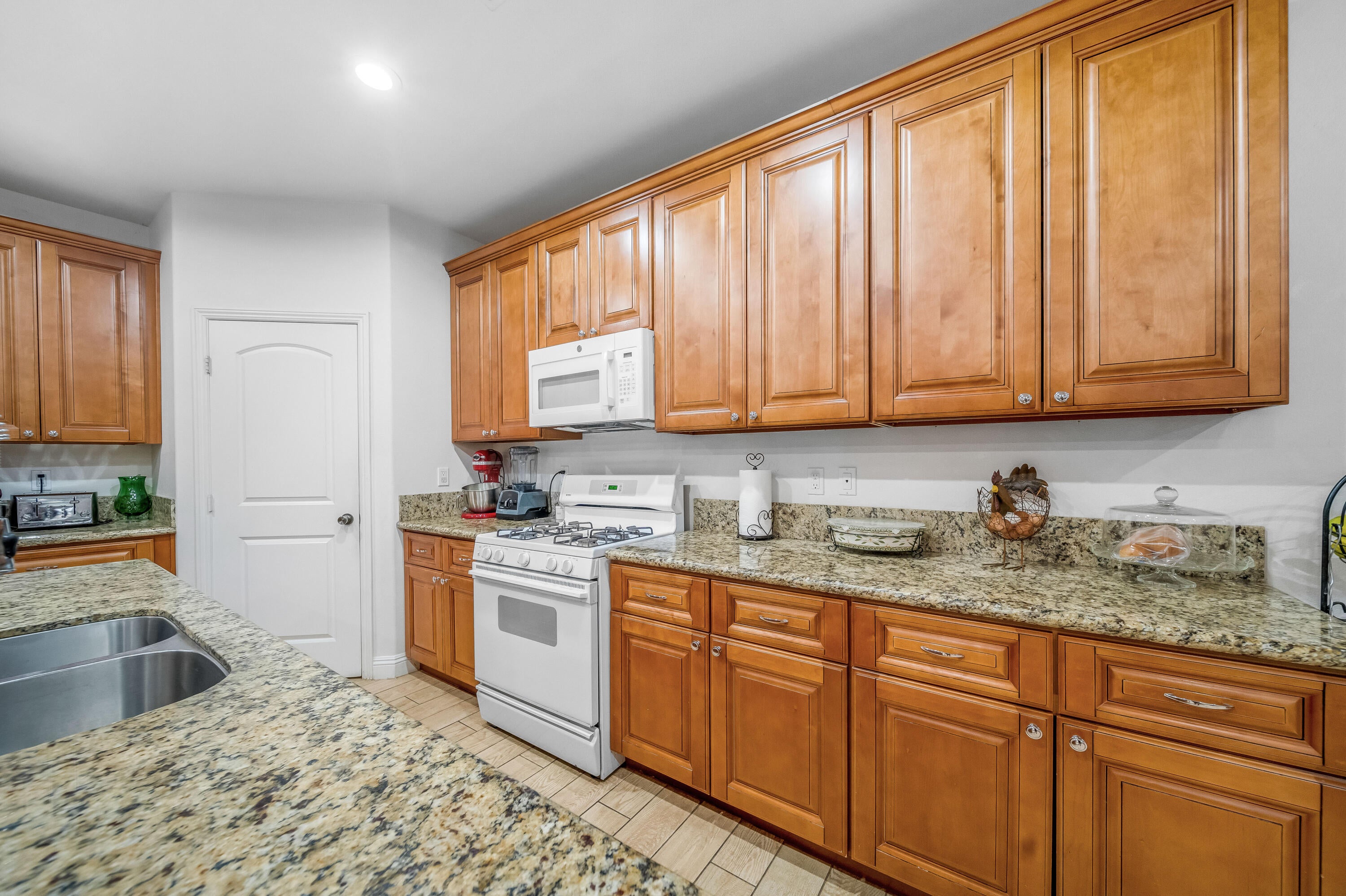 Thermal, California, 92274, United States, 3 Bedrooms Bedrooms, ,4 BathroomsBathrooms,Residential,For Sale,2006584